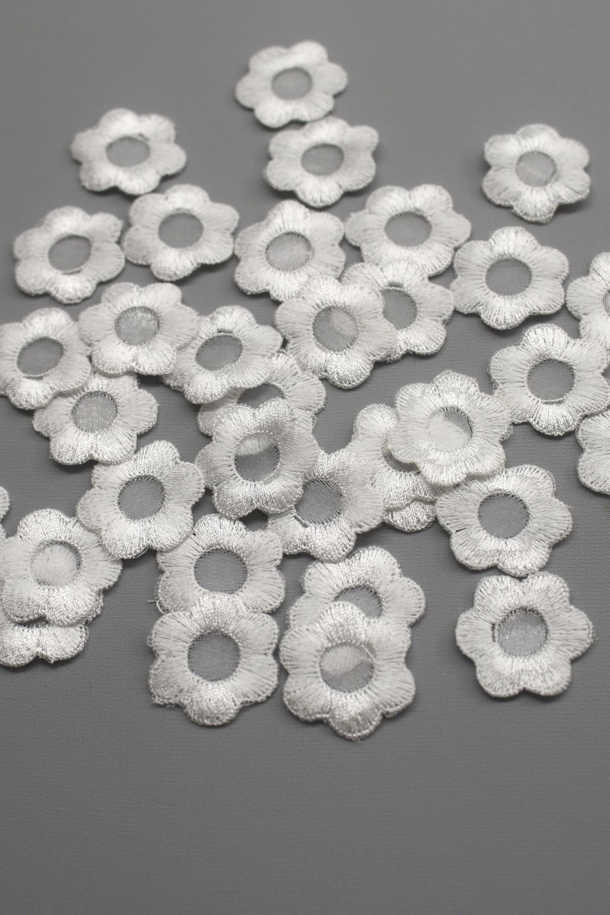 fiorellini organza 3d bianco (confezioni da 100 pezzi) prezzo per confezione Art 0769E