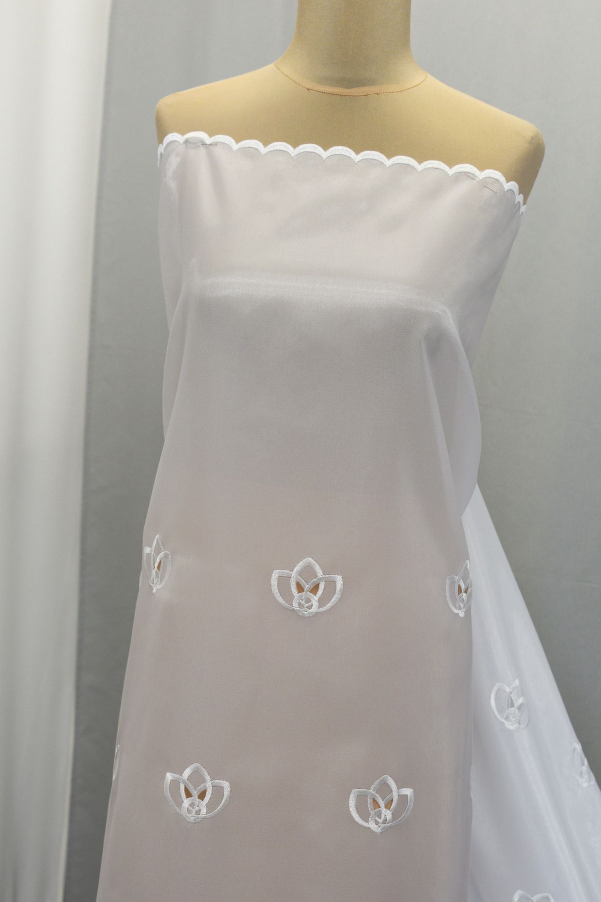 tripla organza ricamata intagliato a mano h cm 140 Art 0801LTR