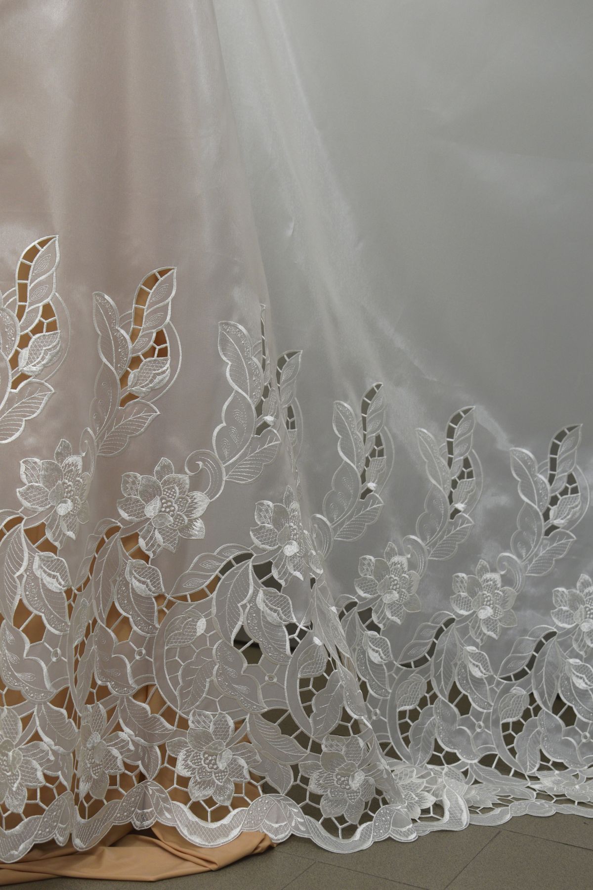 tripla organza ricamata intagliato a mano h cm 140 Art 0803LTR