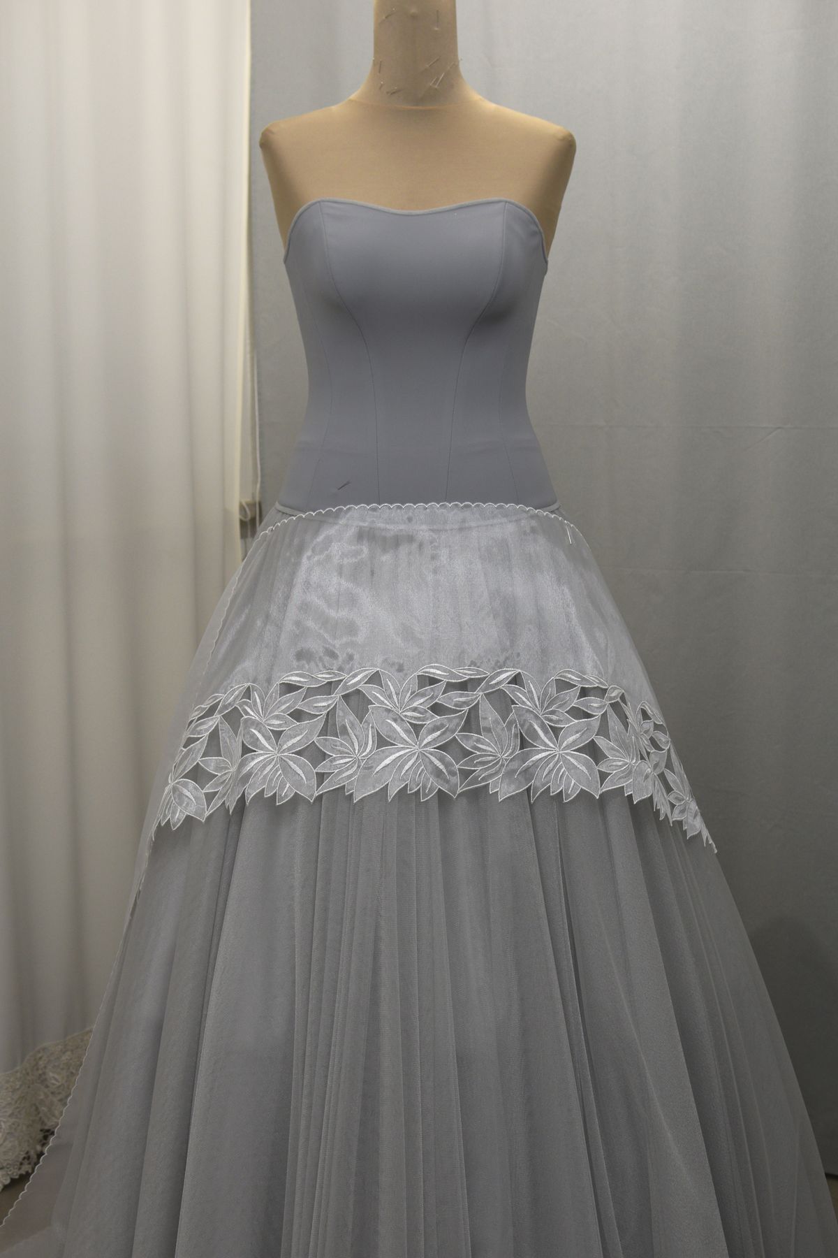 bordo organza intagliato a mano bianco h cm 33 Art 0811BO