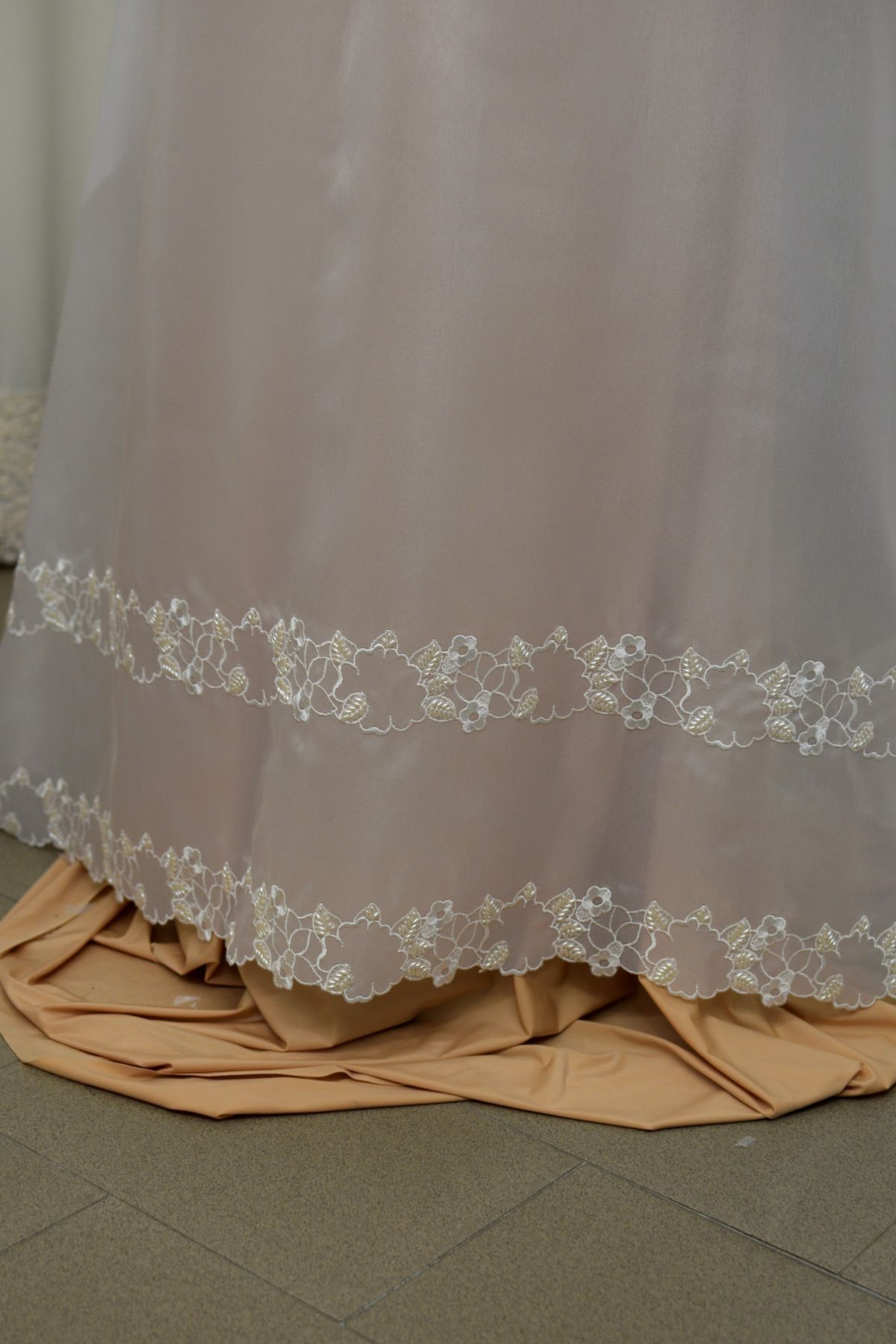 tripla organza ricamata a mano con olivette bianco h cm 140 Art 0815LTRX
