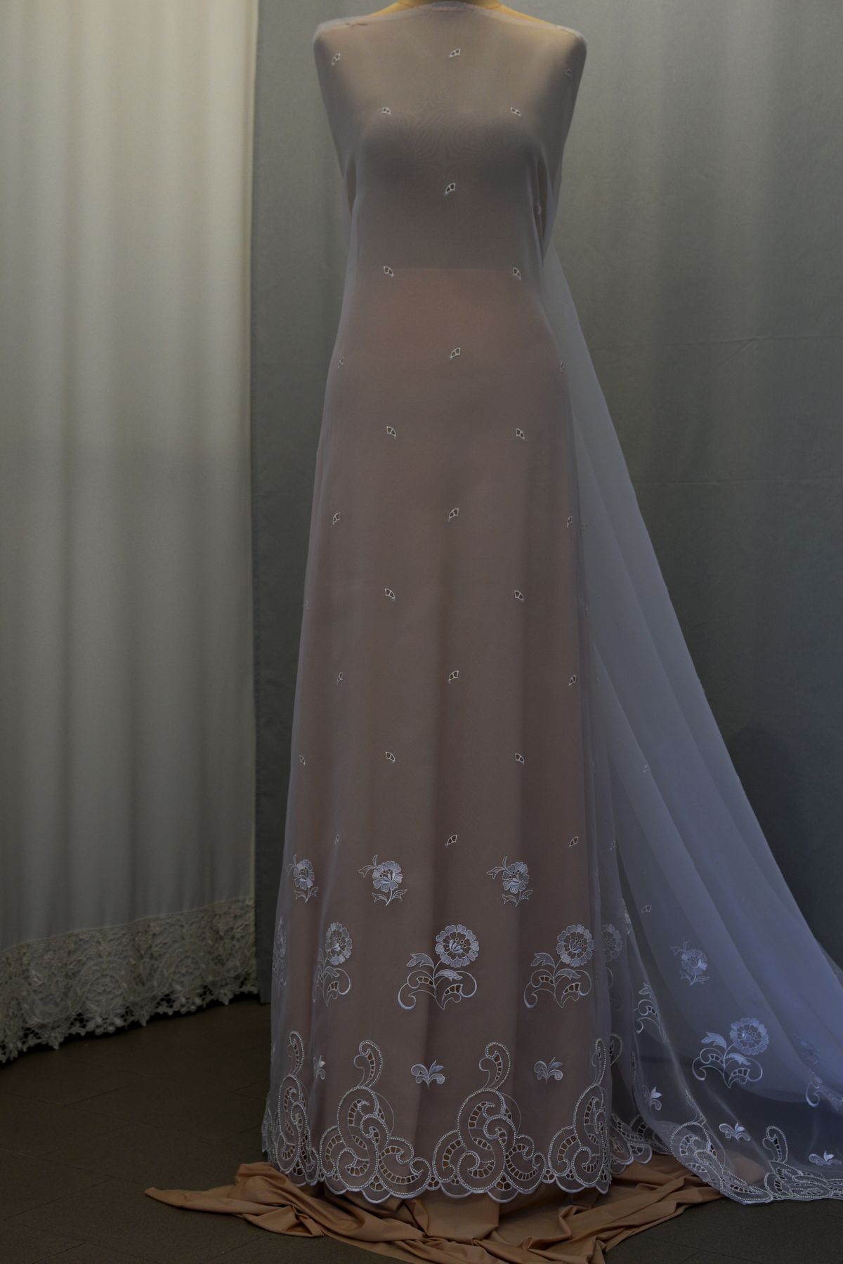 organza ricamata con perle bianco h cm 140 Art 0911LOXL