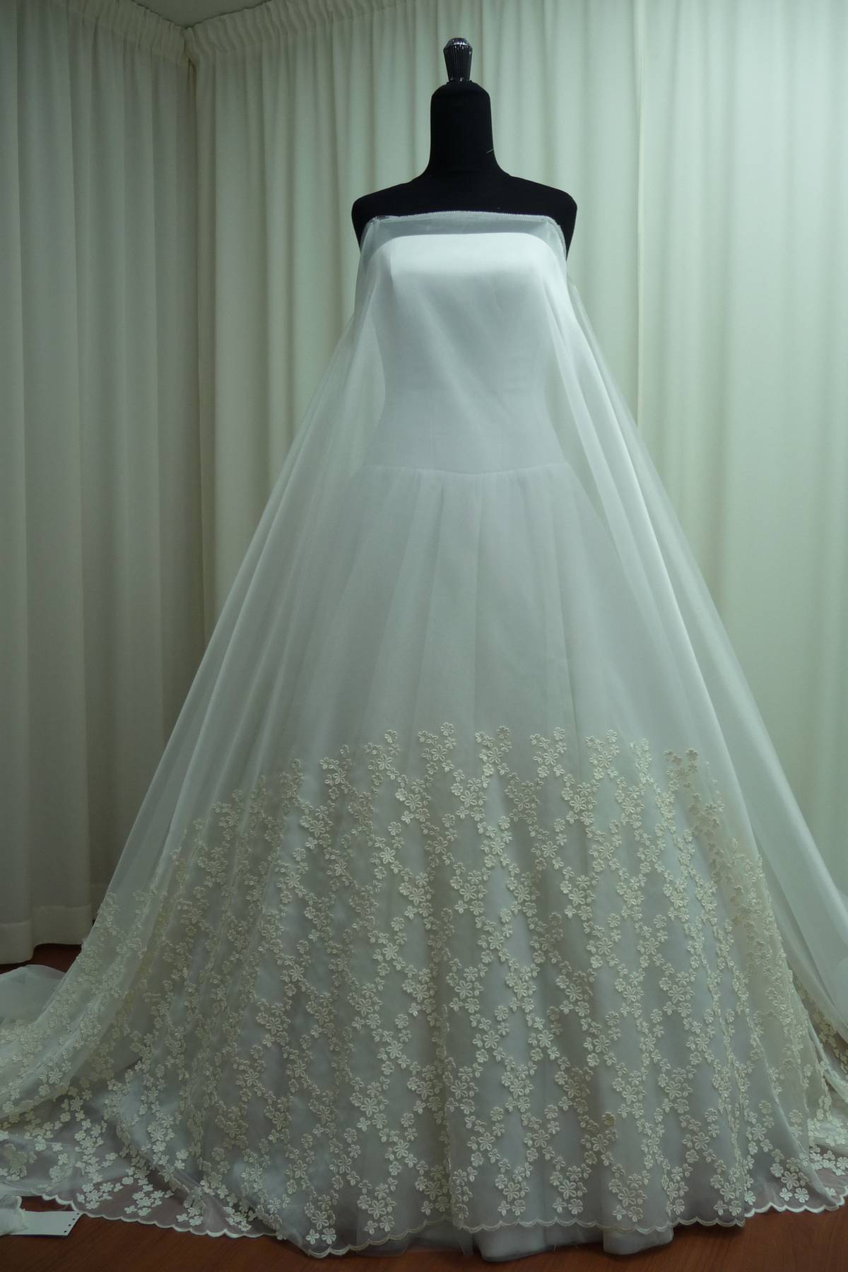organza bianco con ricamo avorio cm 140 Art 0931LOAV