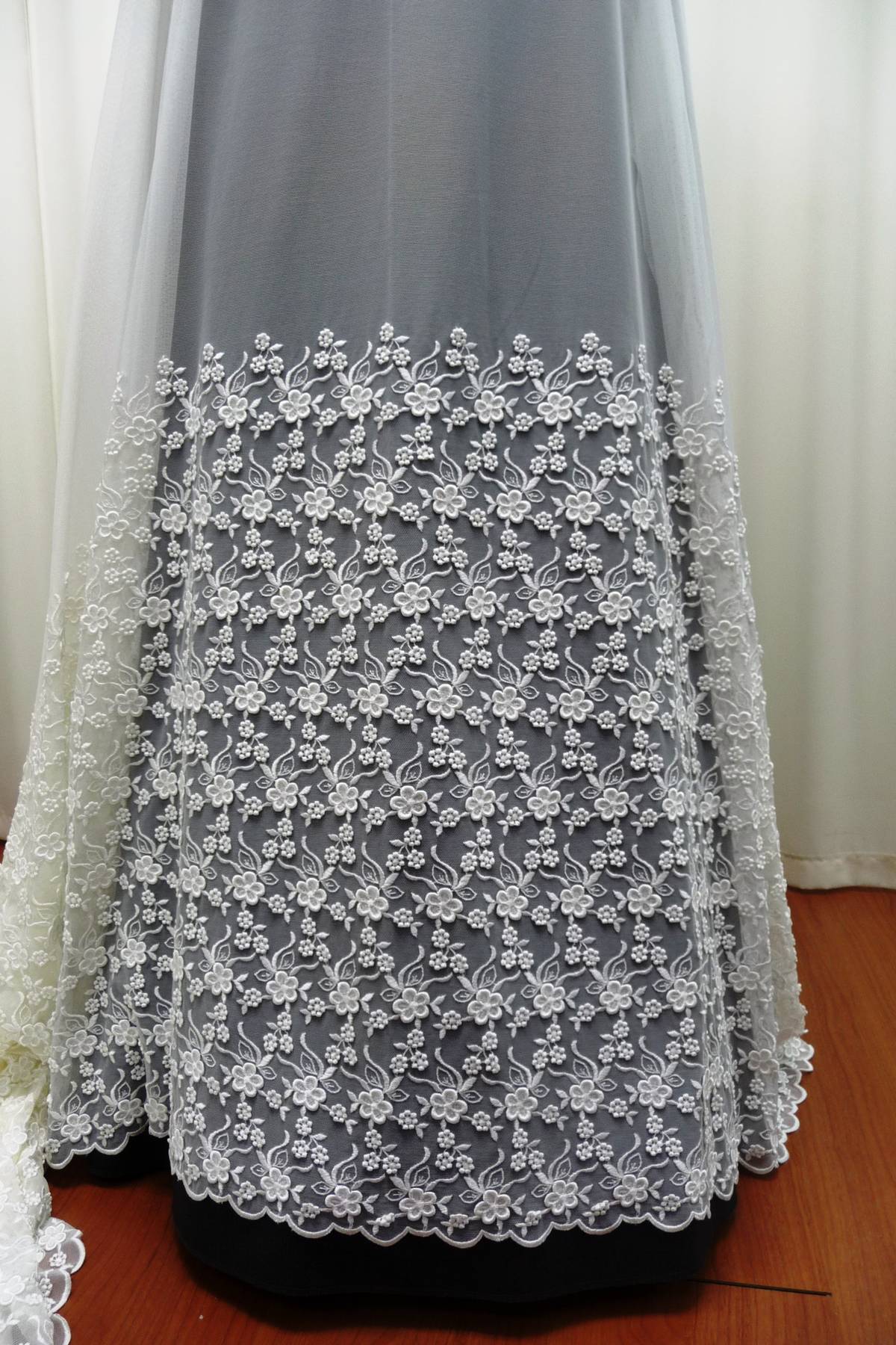 tulle con applicazioni macrame bianco cm 140 (parte ricamata cm 60) Art 0932LTUBS
