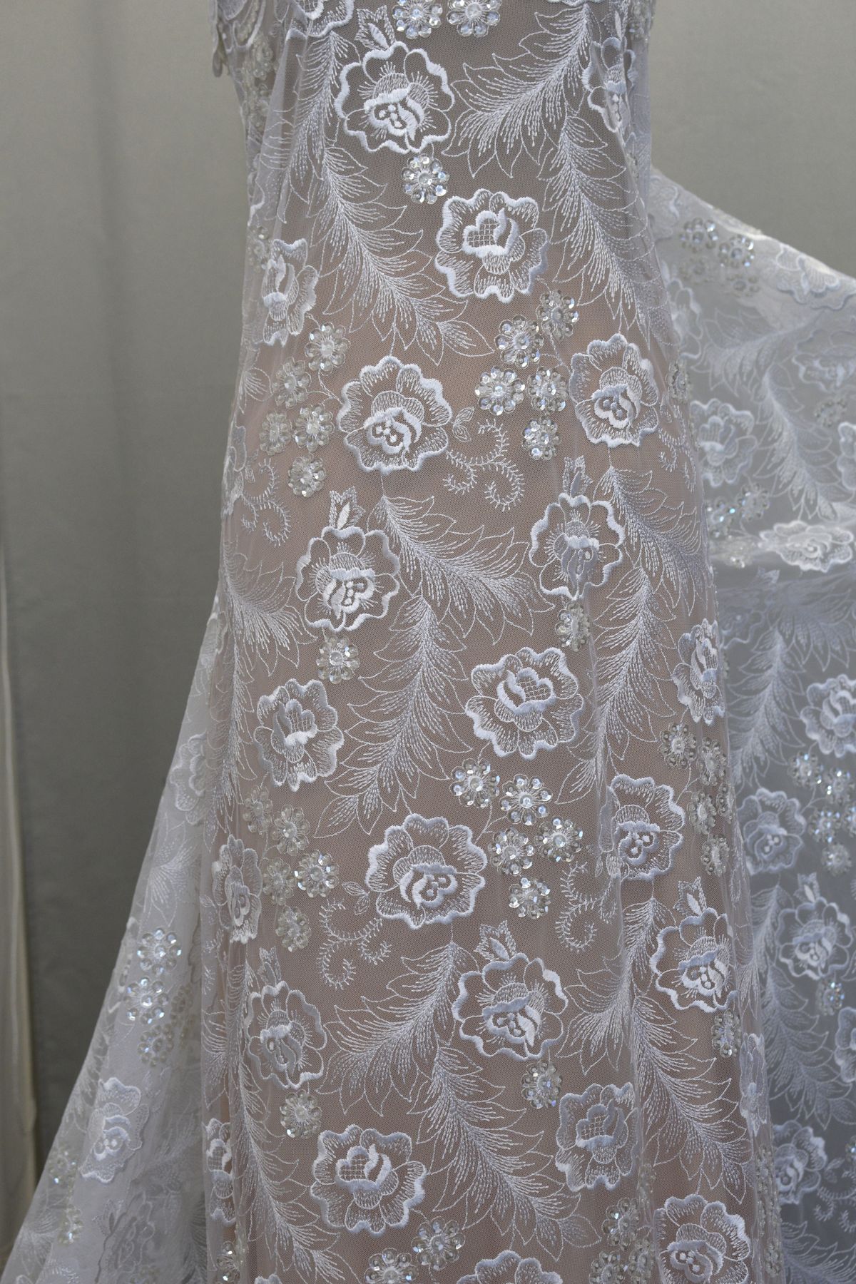 tulle ricamato a mano con paillettes h cm 135 bianco Art 0941LTUX2