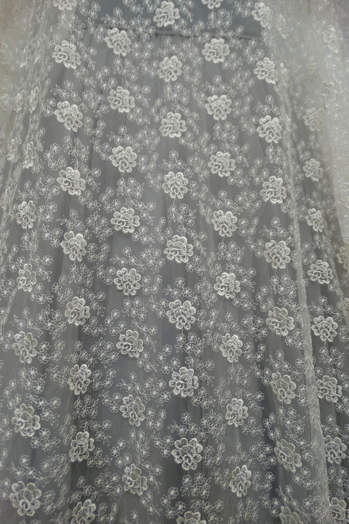 tulle ricamato avorio cm 140 (anche bianco seta) Art 0954LTUAV