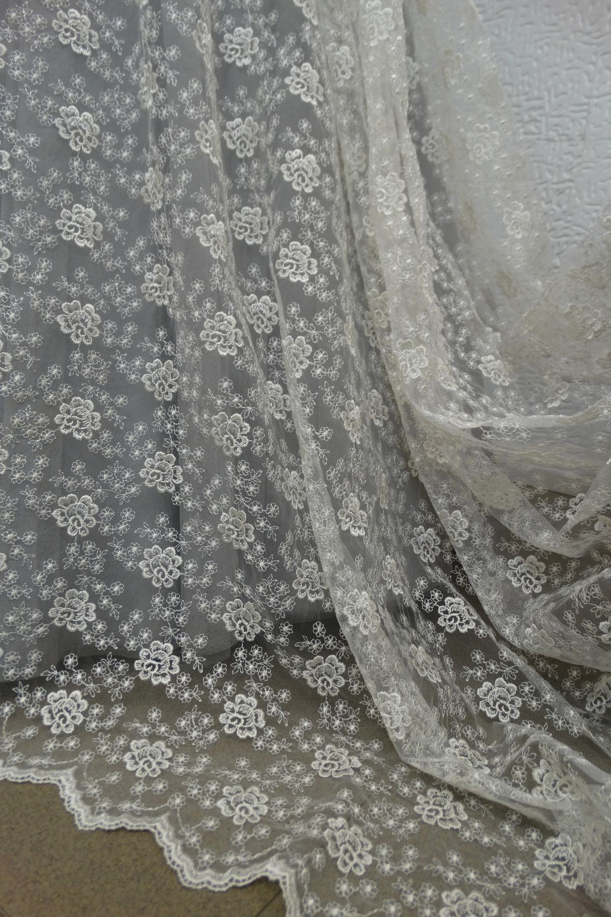 tulle ricamato avorio cm 140 (anche bianco seta) Art 0954LTUAV