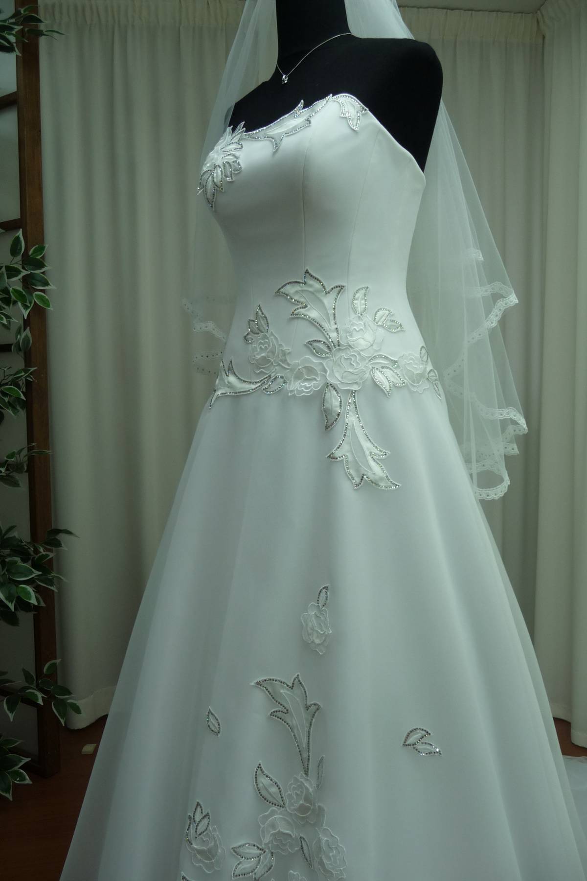 abito sposa swarovski con applicazioni (anche su misura) Art H1408