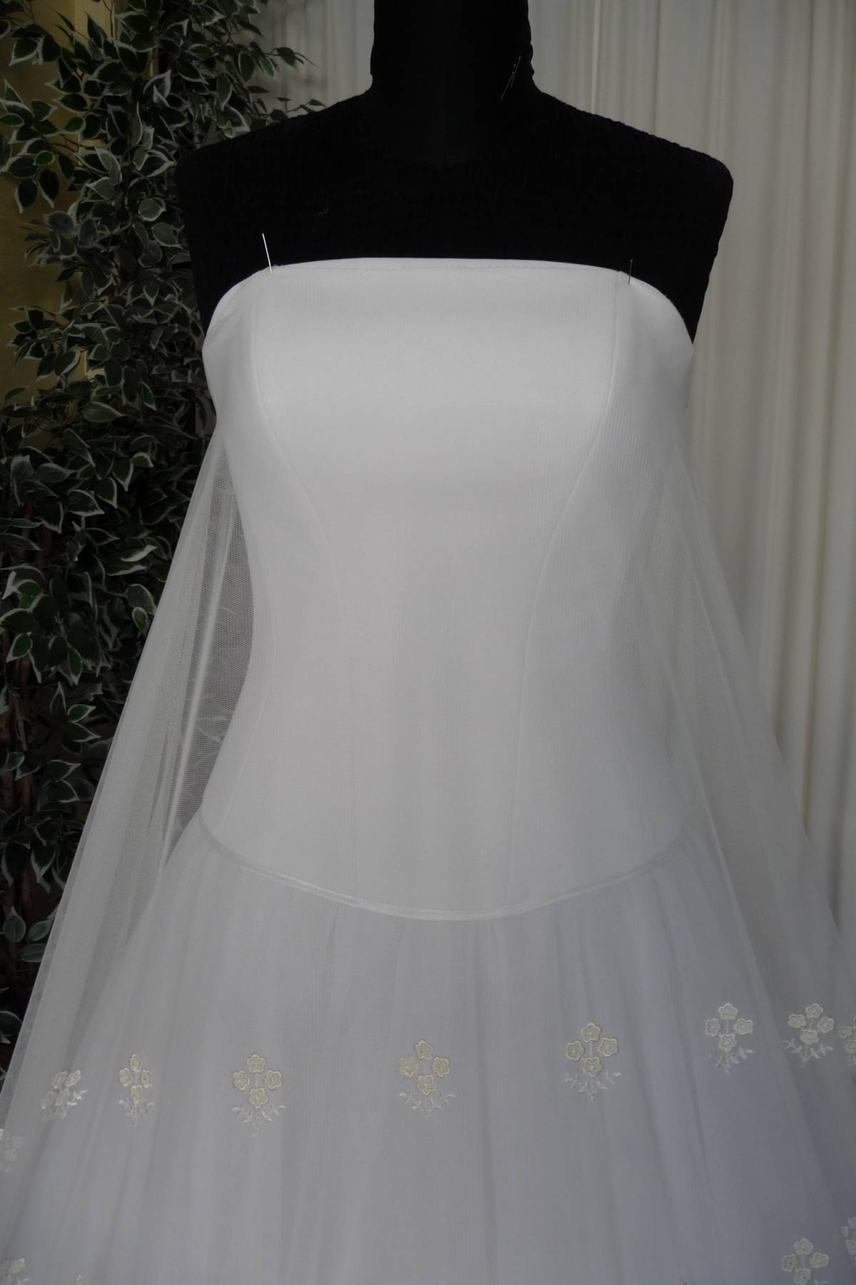 tulle macrame ricamato avorio Art 0210LTUAV