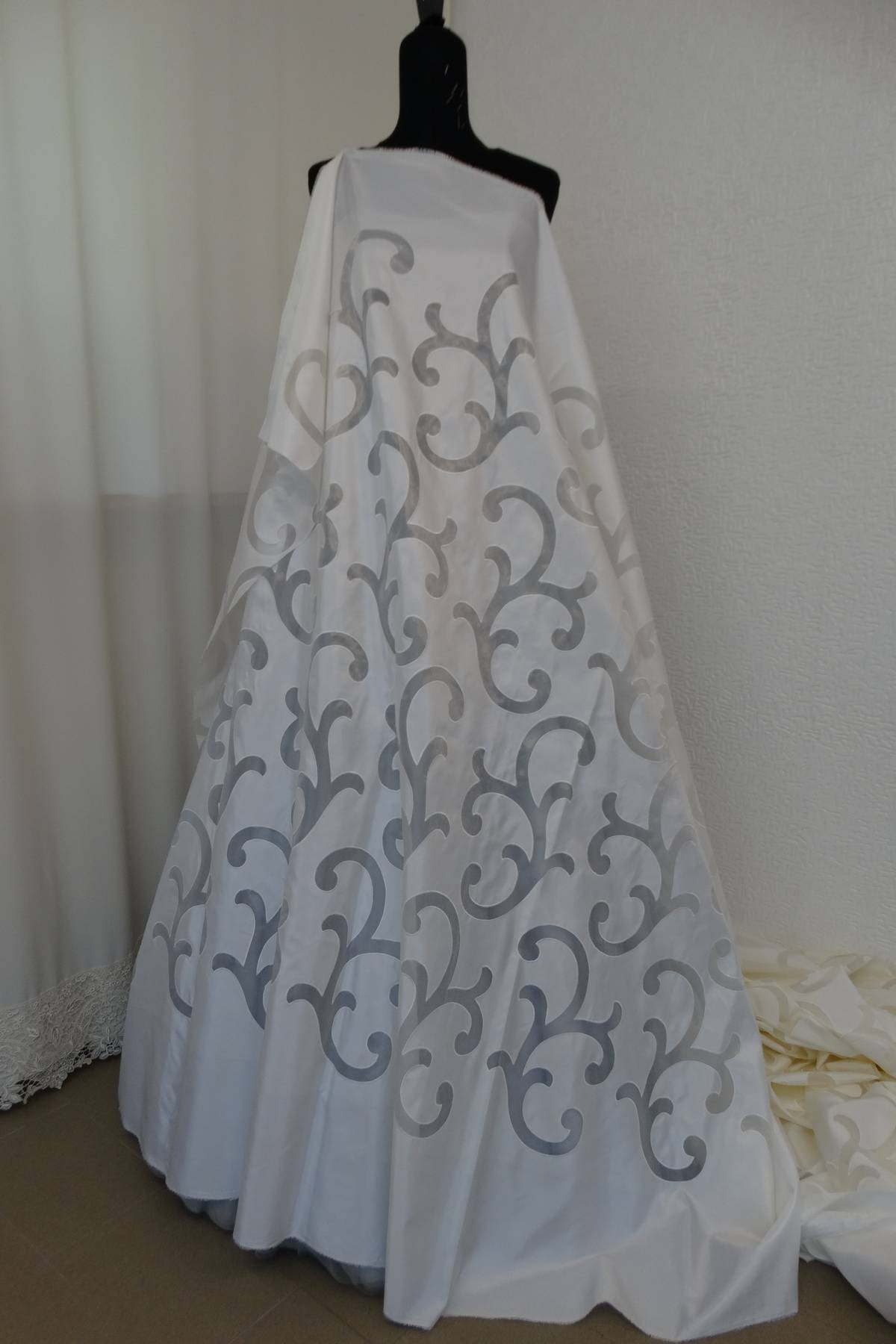 taffetas ricamato con inserti organza bianco seta h cm 150 Art 0265LTAV