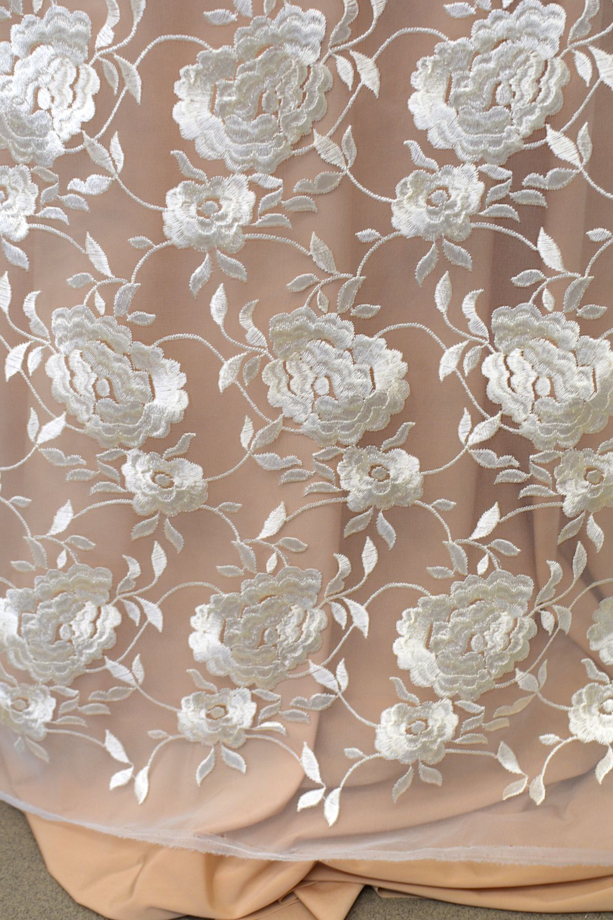 ricamo avorio chiaro su organza leggera h cm 140 Art 3015LO