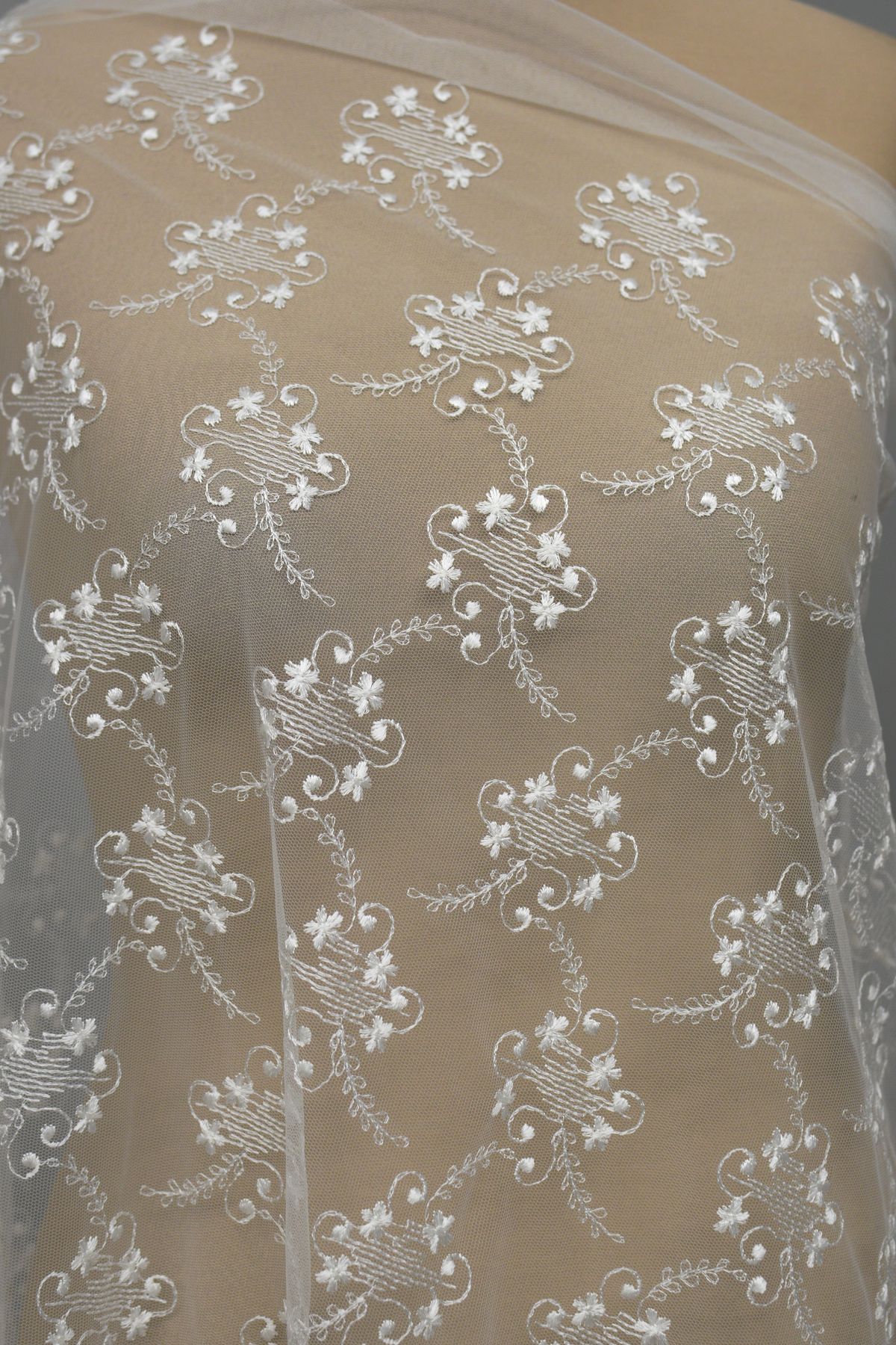 tulle ricamato avorio chiaro cm 140 (anche bianco seta) Art 3030LTUNT
