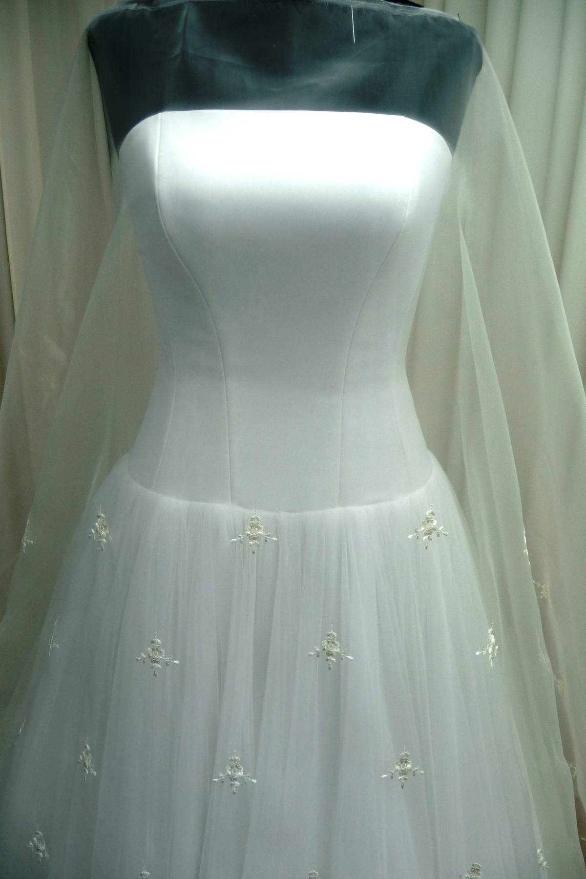 organza acqua trasparente ricamata avorio cm 150 Art 3050LOAV