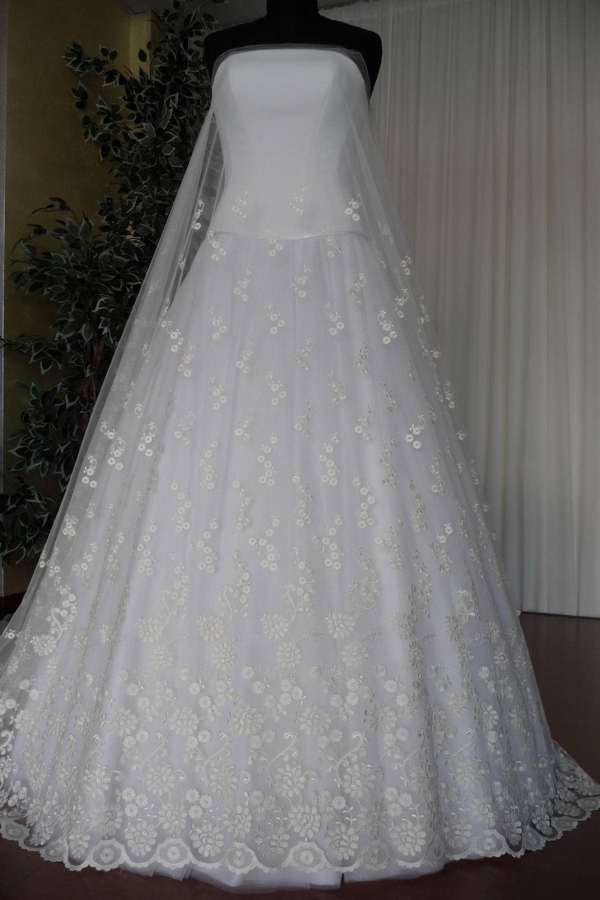 tulle ricamato con macrame bianco seta cm 140 Art 3056LTUBS