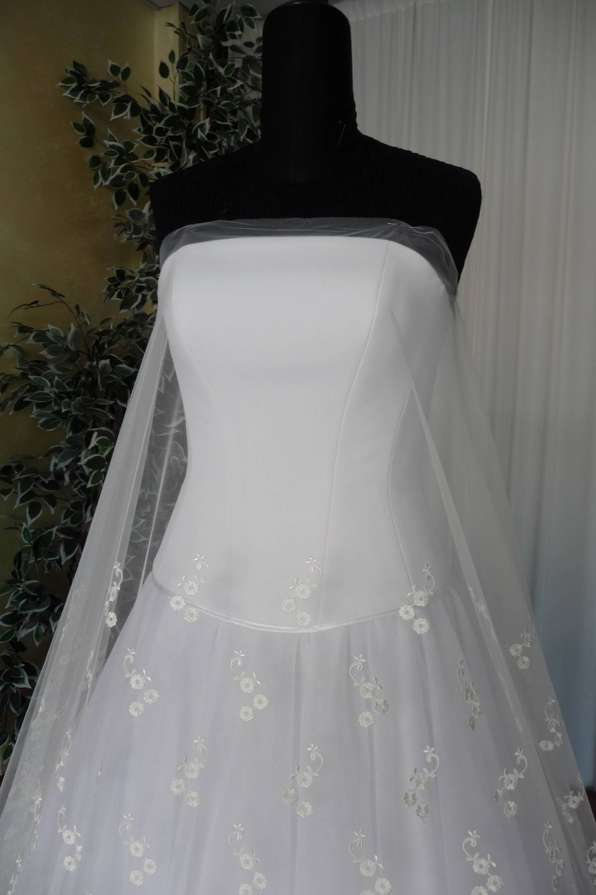 tulle ricamato con macrame bianco seta cm 140 Art 3056LTUBS