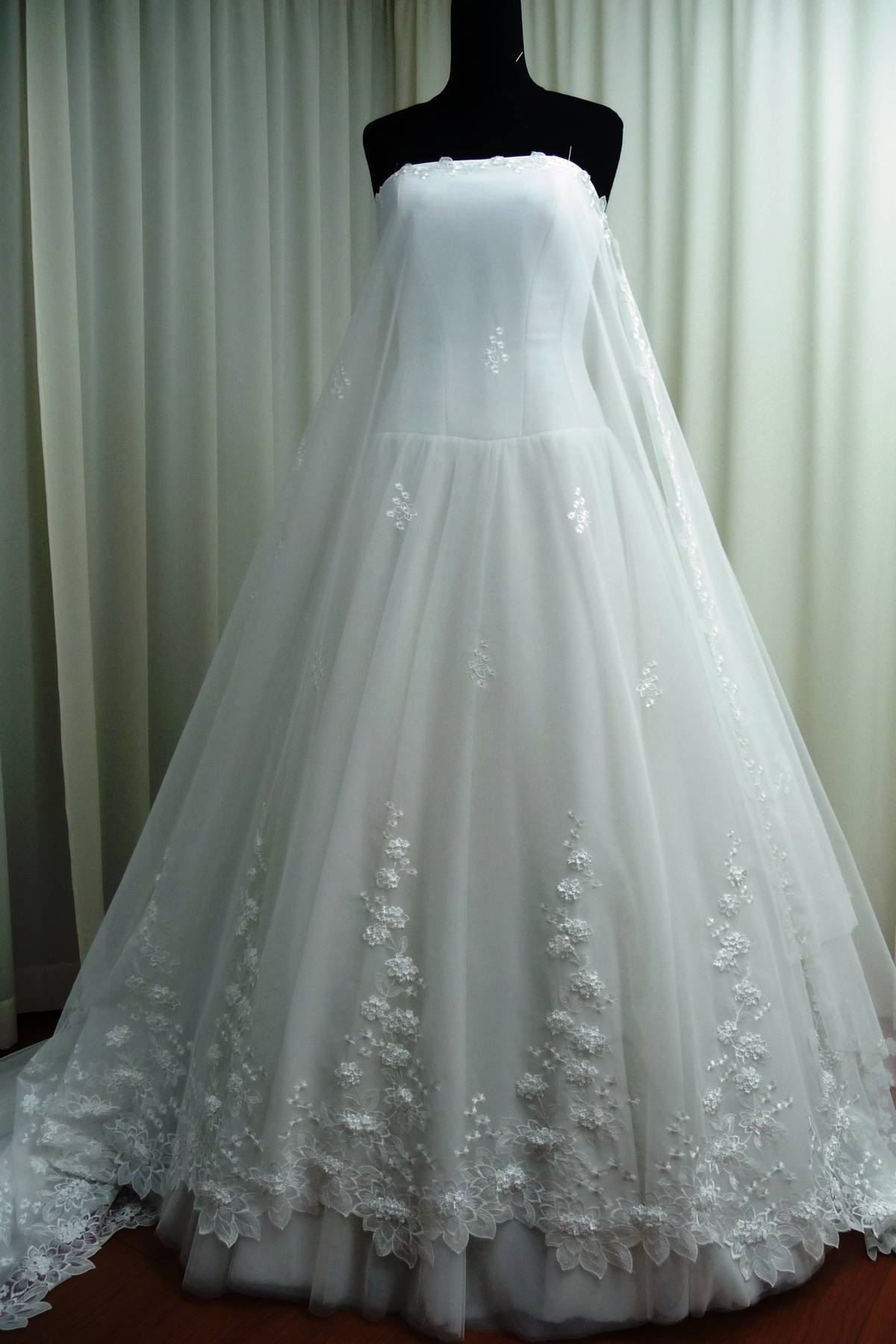 tulle mano seta bianco ricamato a mano con fiorellini duchesse 100 seta Art 00022C