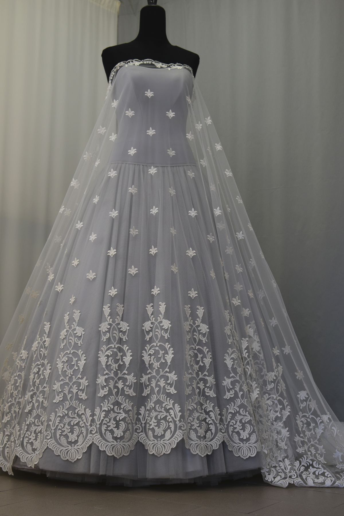 tulle macrame ricamato avorio cm 140 Art 7004LTUAV
