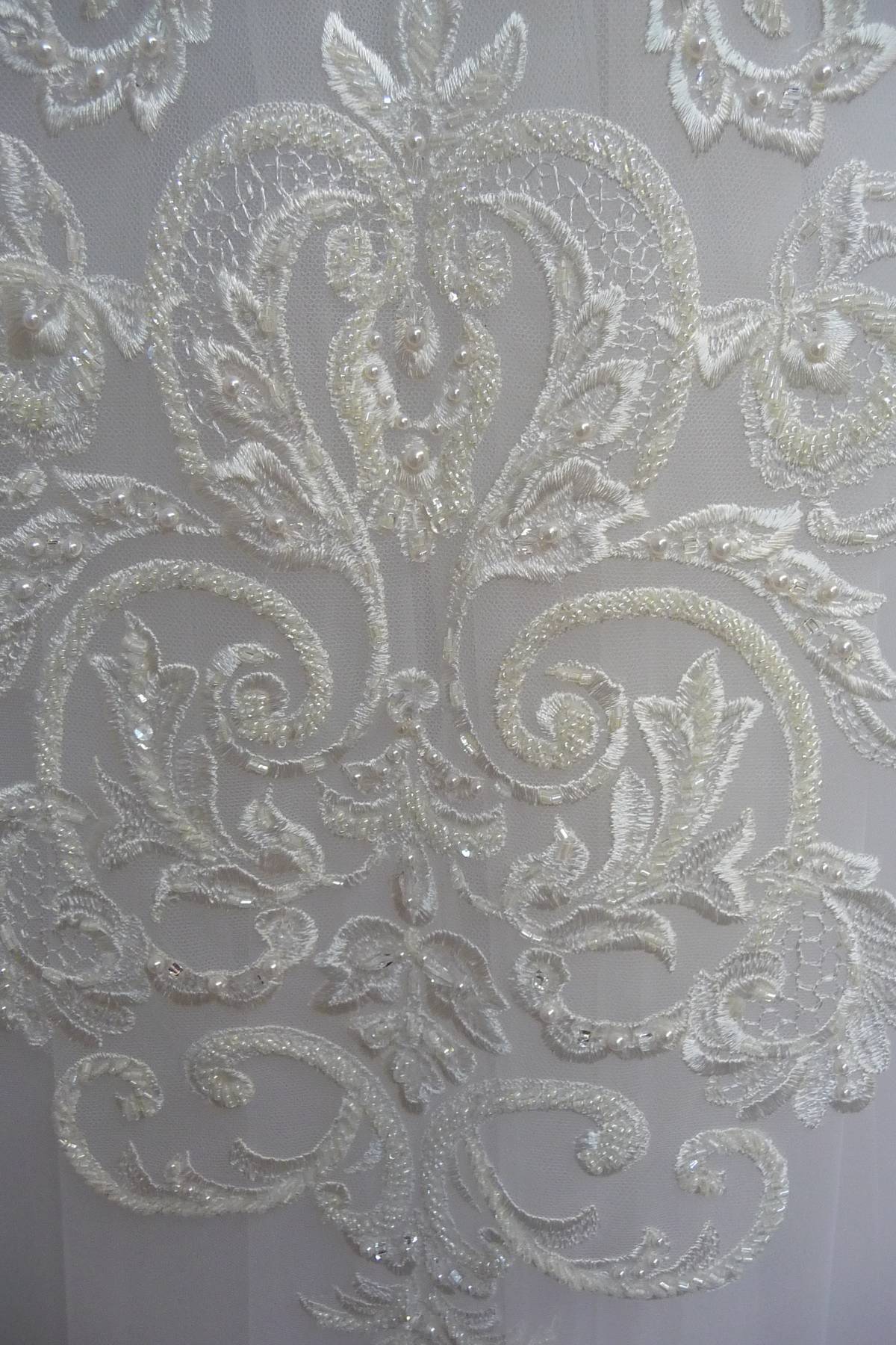 applicazioni tulle avorio chiaro ricamato Art 7090