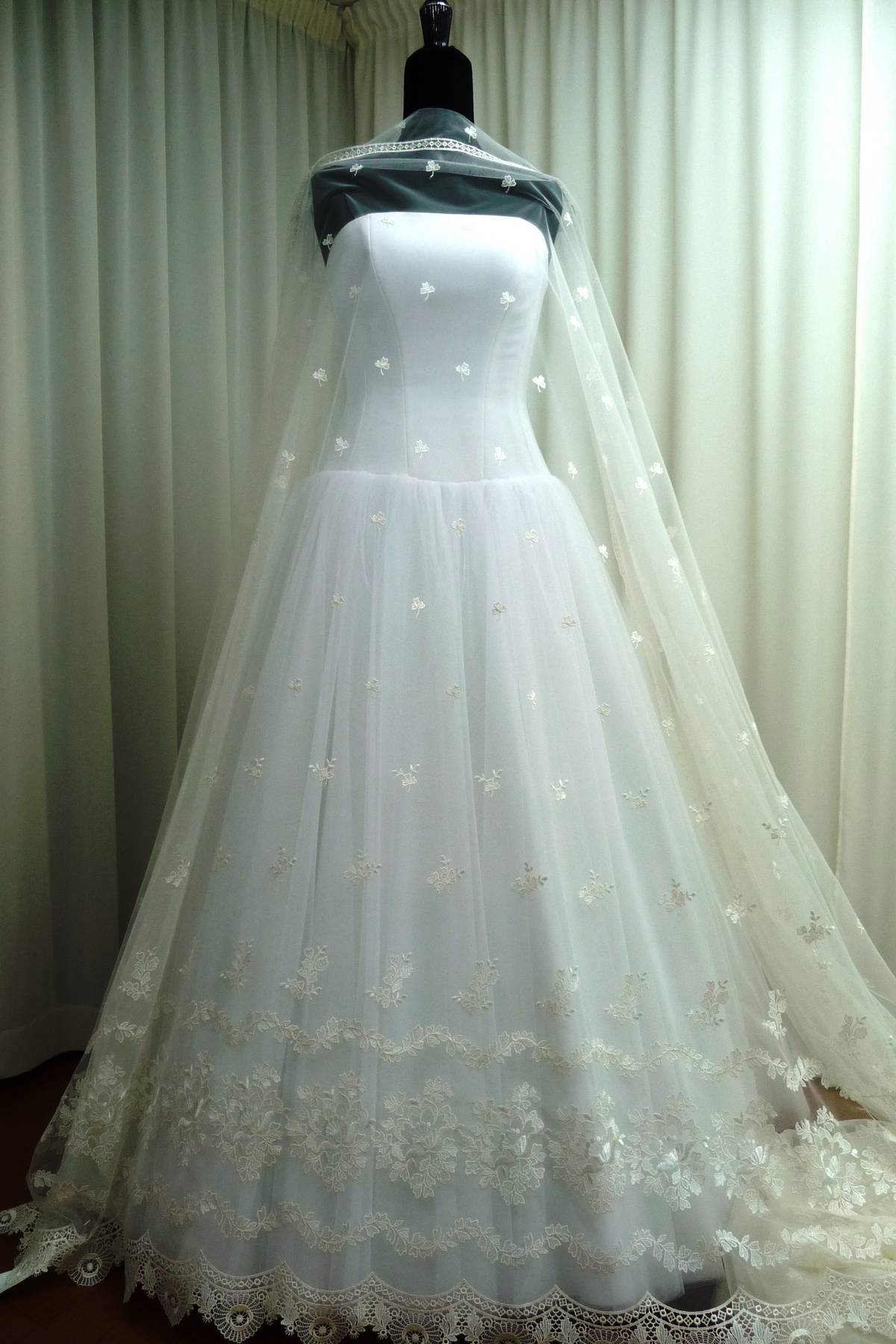 tulle ricamato avorio cm 170 Art 8023LTUAV