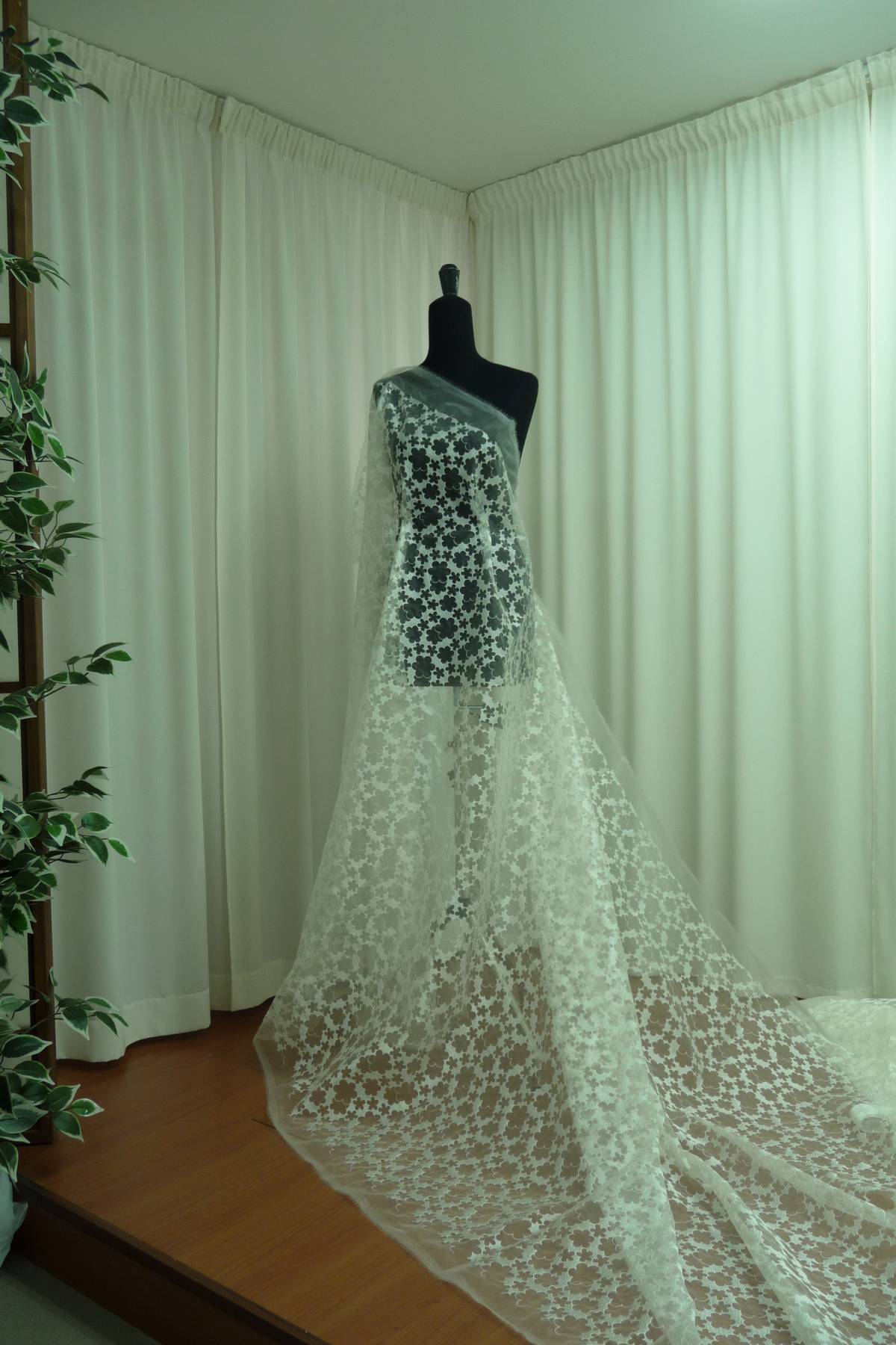 organza ricamata avorio cm 140 Art 9000LOAV