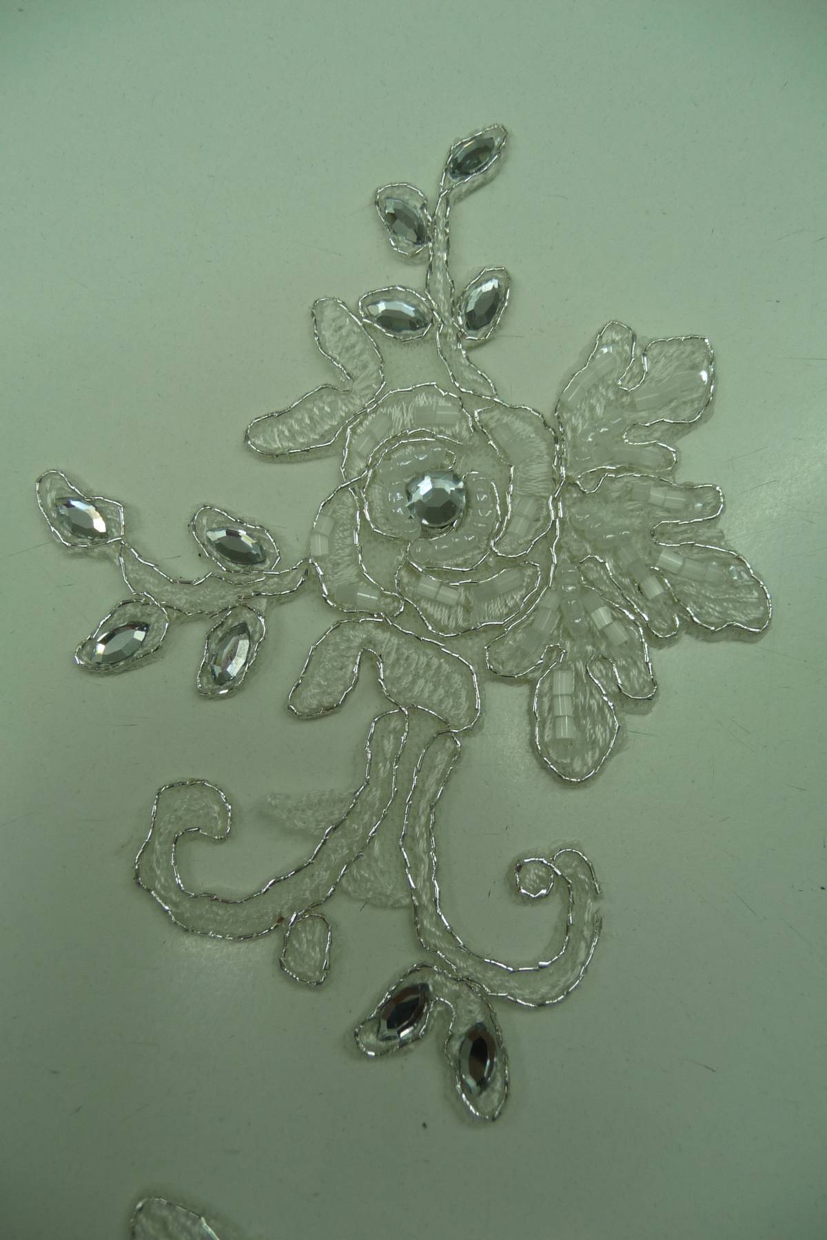 n 4 applicazioni dx sx rebrode con strass swarovski color seta Art 9011