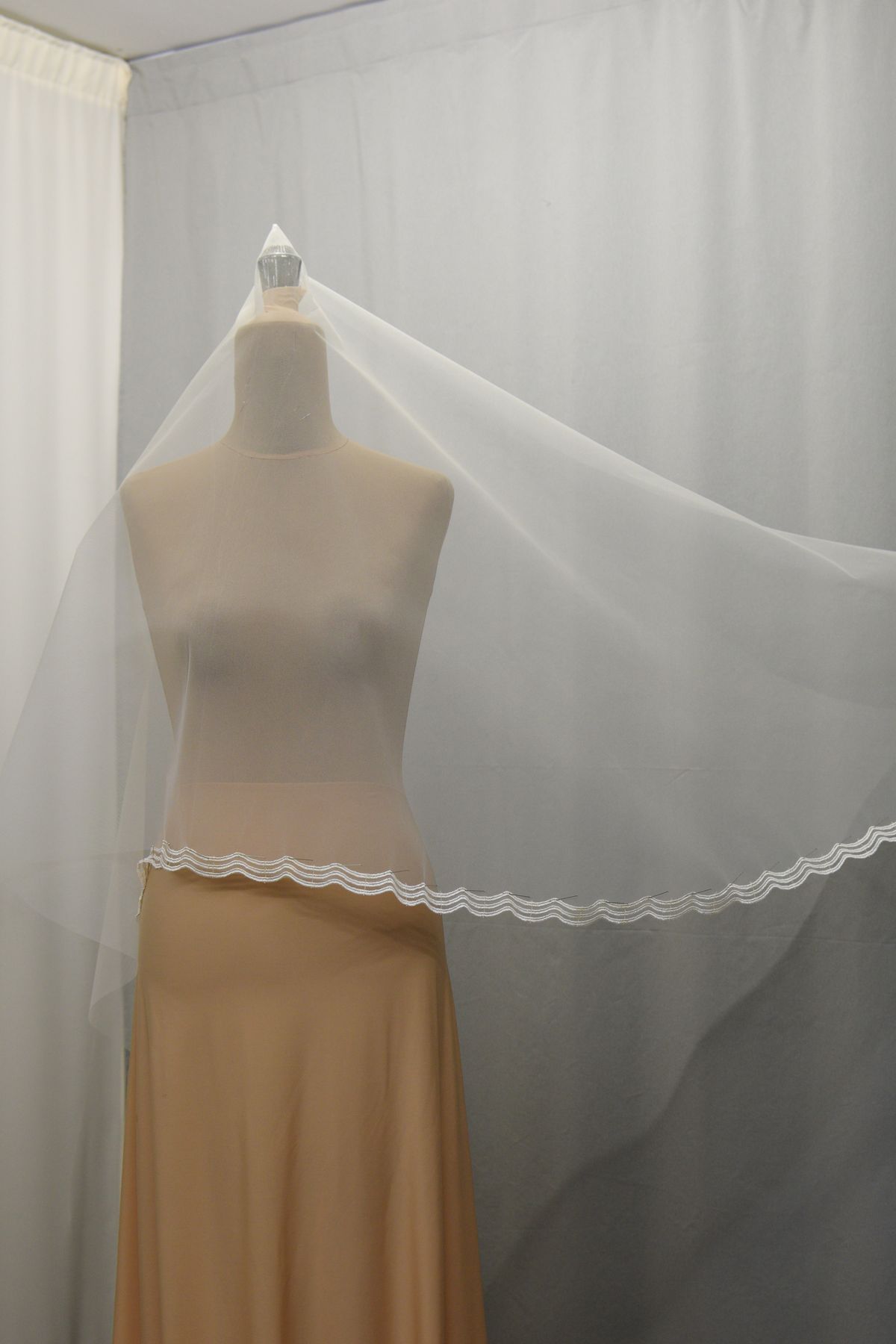 bordo tulle ricamato per rifinitura veli cm 2 avorio disponibile anche bianco seta Art 9026BTUAV