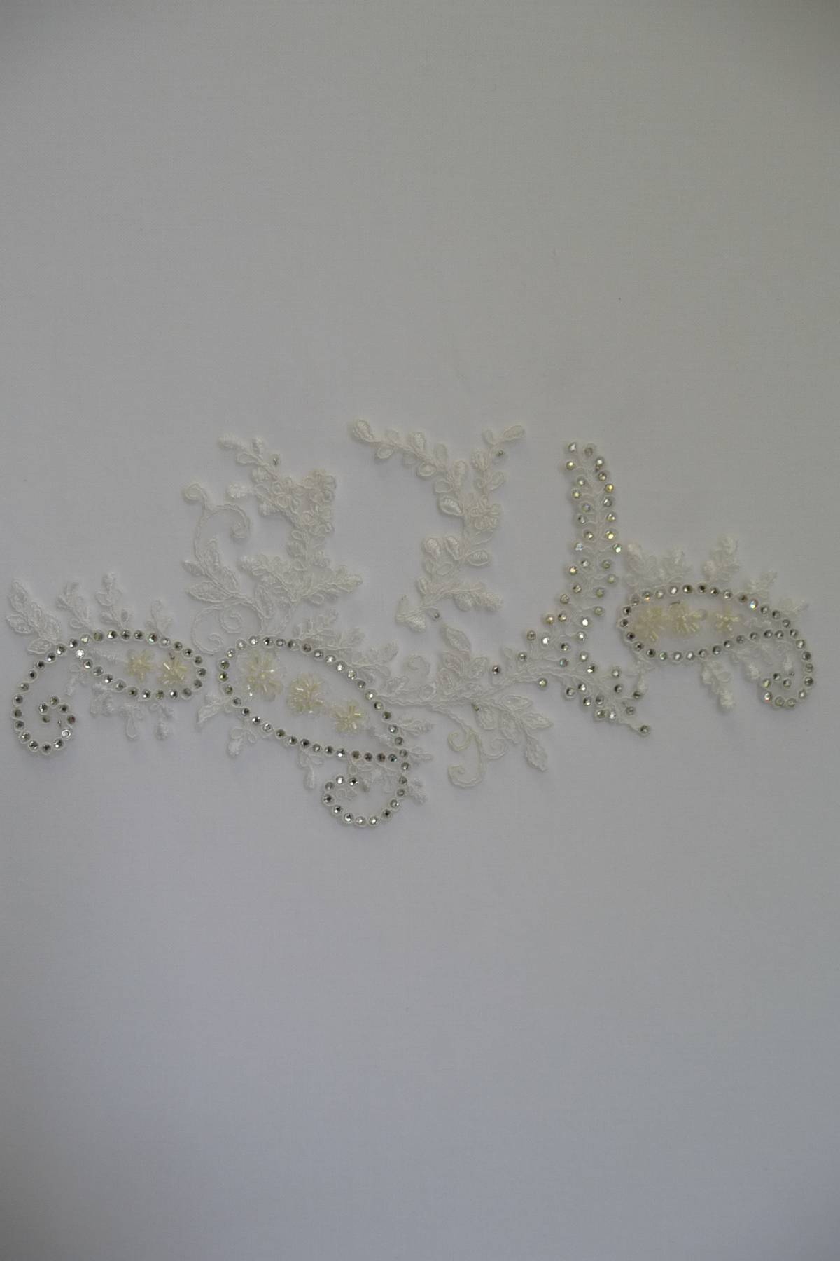 applicazione rebrode con strass nei colori (bianco e seta) Art 9031