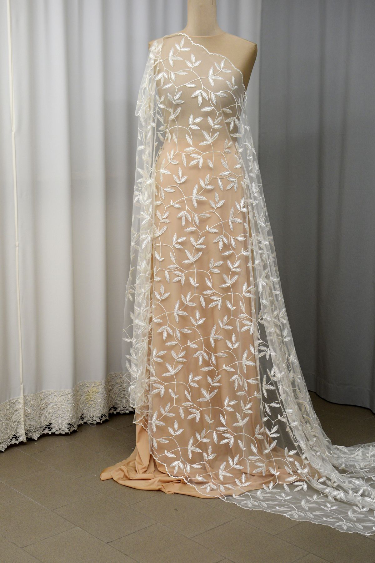 tulle ricamato avorio cm 140 Art 9059LTUAV