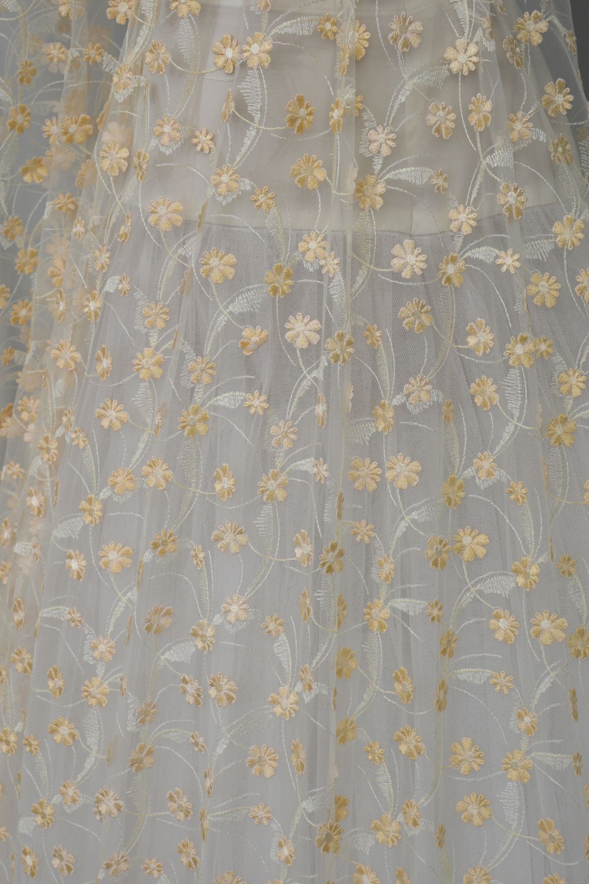 tulle mano seta con ricamo macrame ricamato avorio fiori ecru cm 140 Art 9068LTUBC