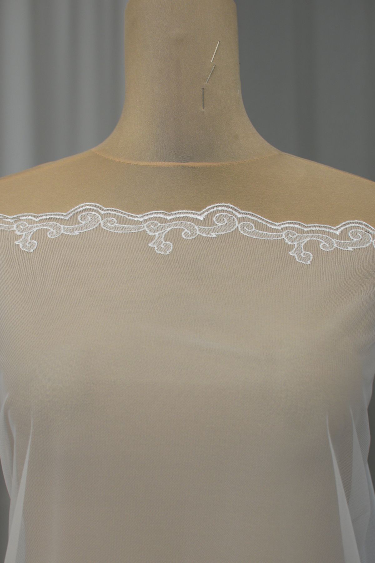 tulle morbido ricamato bianco h cm 140 Art 0949LTU