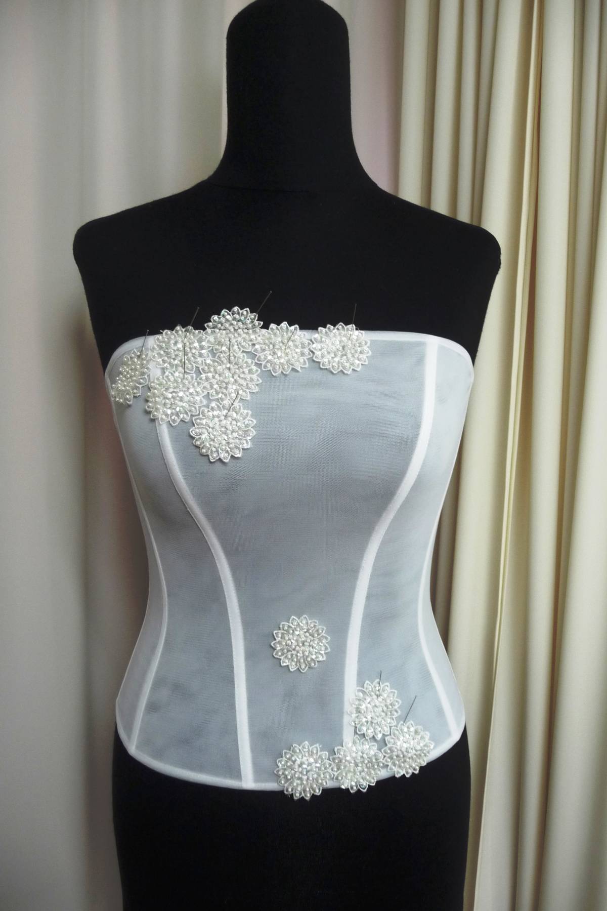 applicazione organza ricamata a mano Art G699