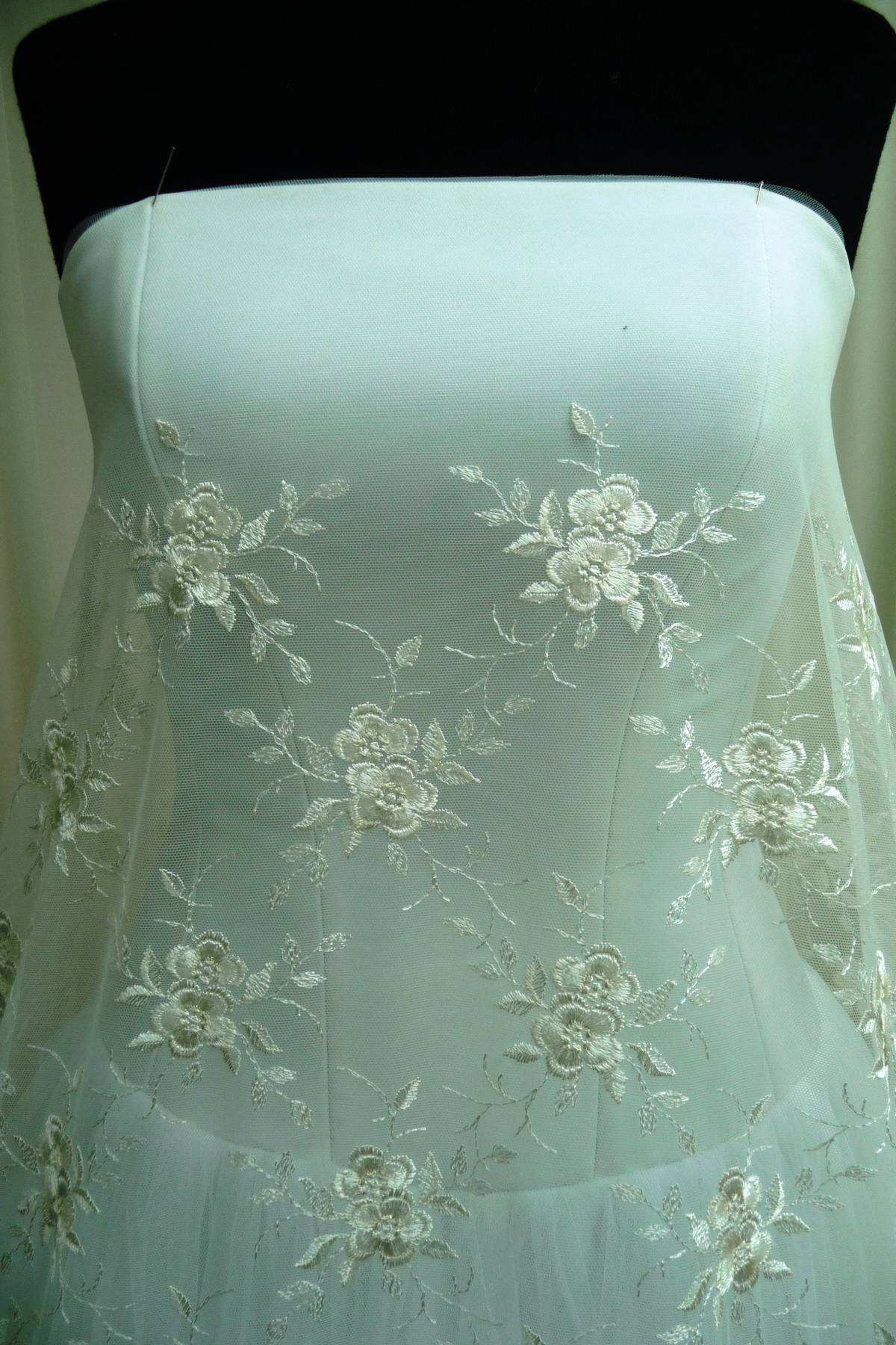 tulle ricamato avorio cm 150 anche in bianco Art B1027LTUAV