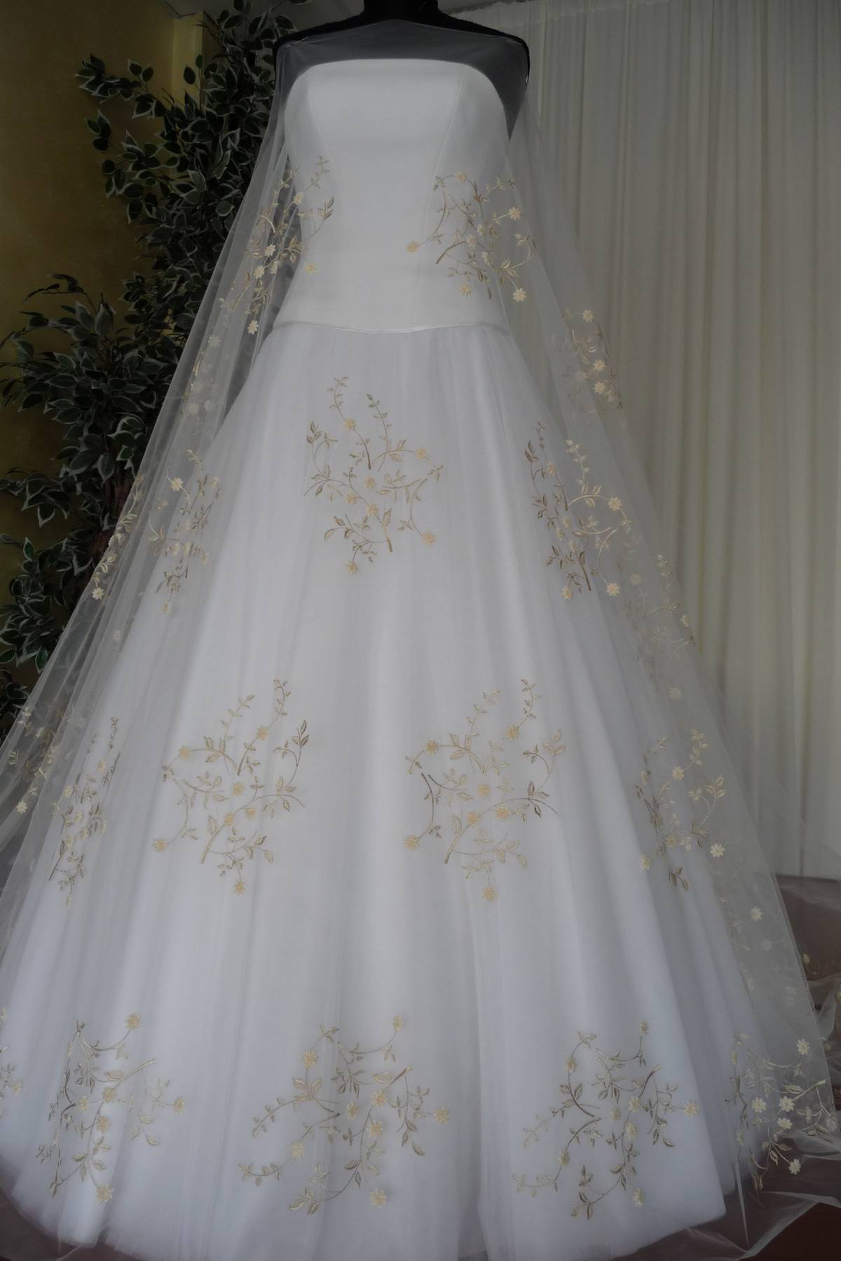 tulle ricamato con perle colore avorio cm 140 Art B1082LTUBCX