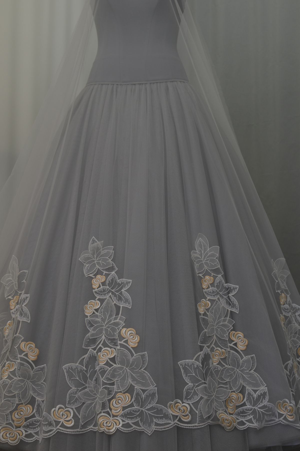 pizzo 3d tulle mano seta ricamato con applicazioni bicolore cm 130 Art B1720LTUC