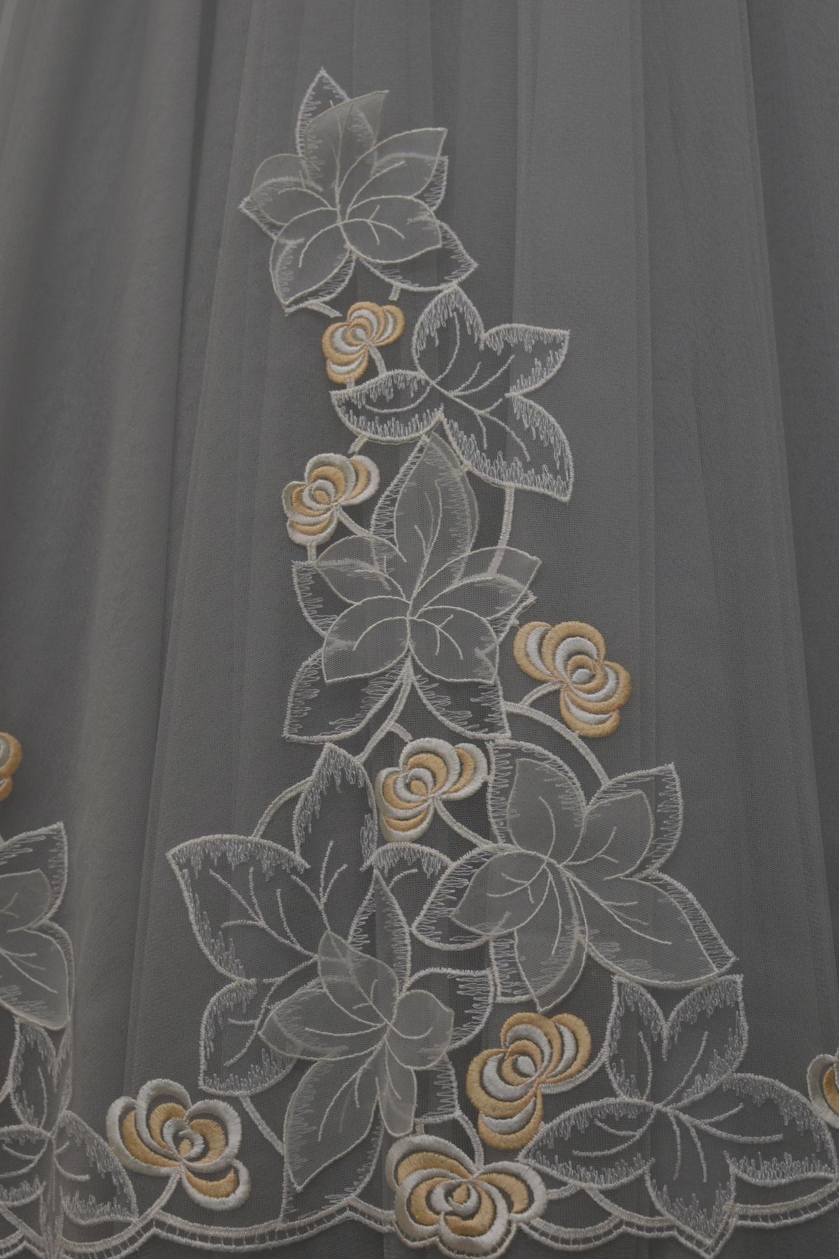 pizzo 3d tulle mano seta ricamato con applicazioni bicolore cm 130 Art B1720LTUC