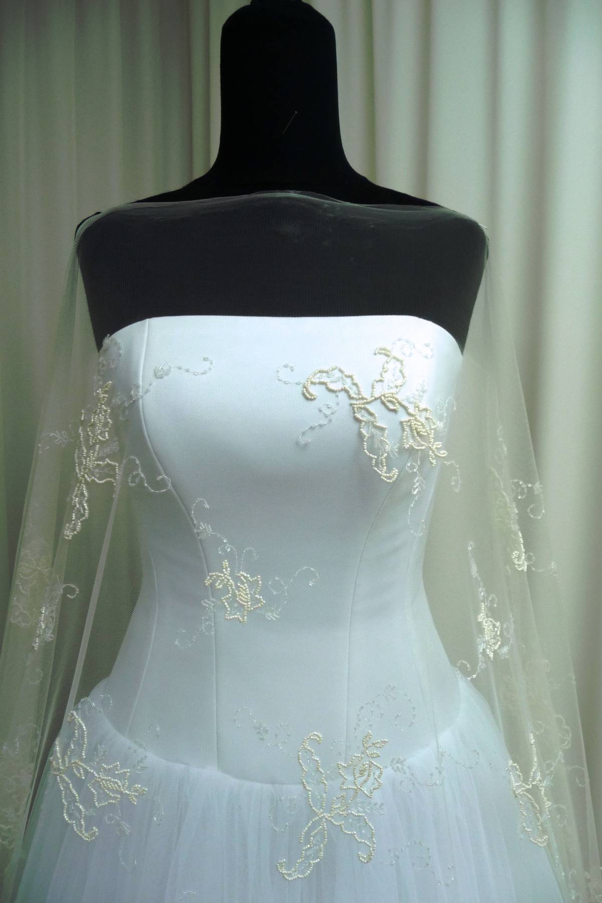 tulle ricamato avorio con applicazioni Art B2002LTUAVX