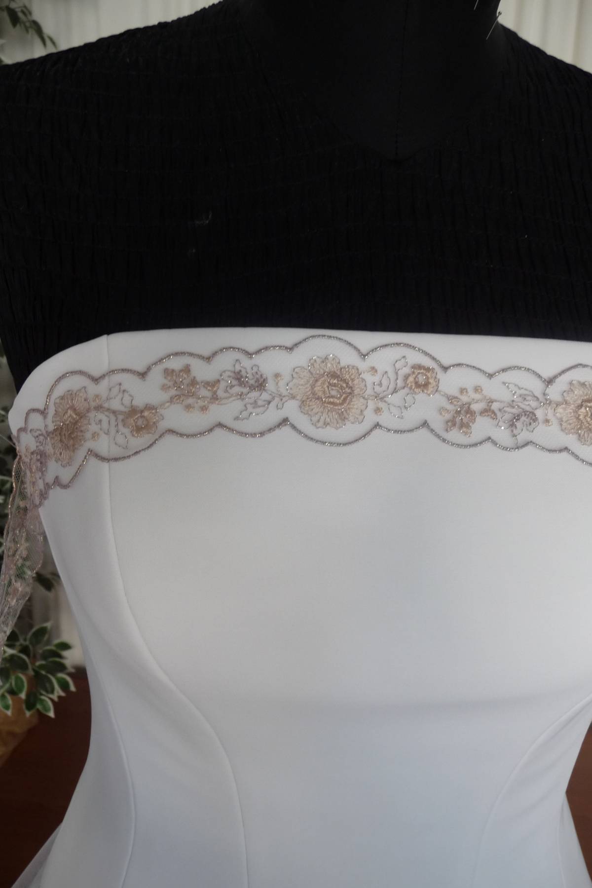 bordo tramezzo tulle ricamato b2090 Art B2090
