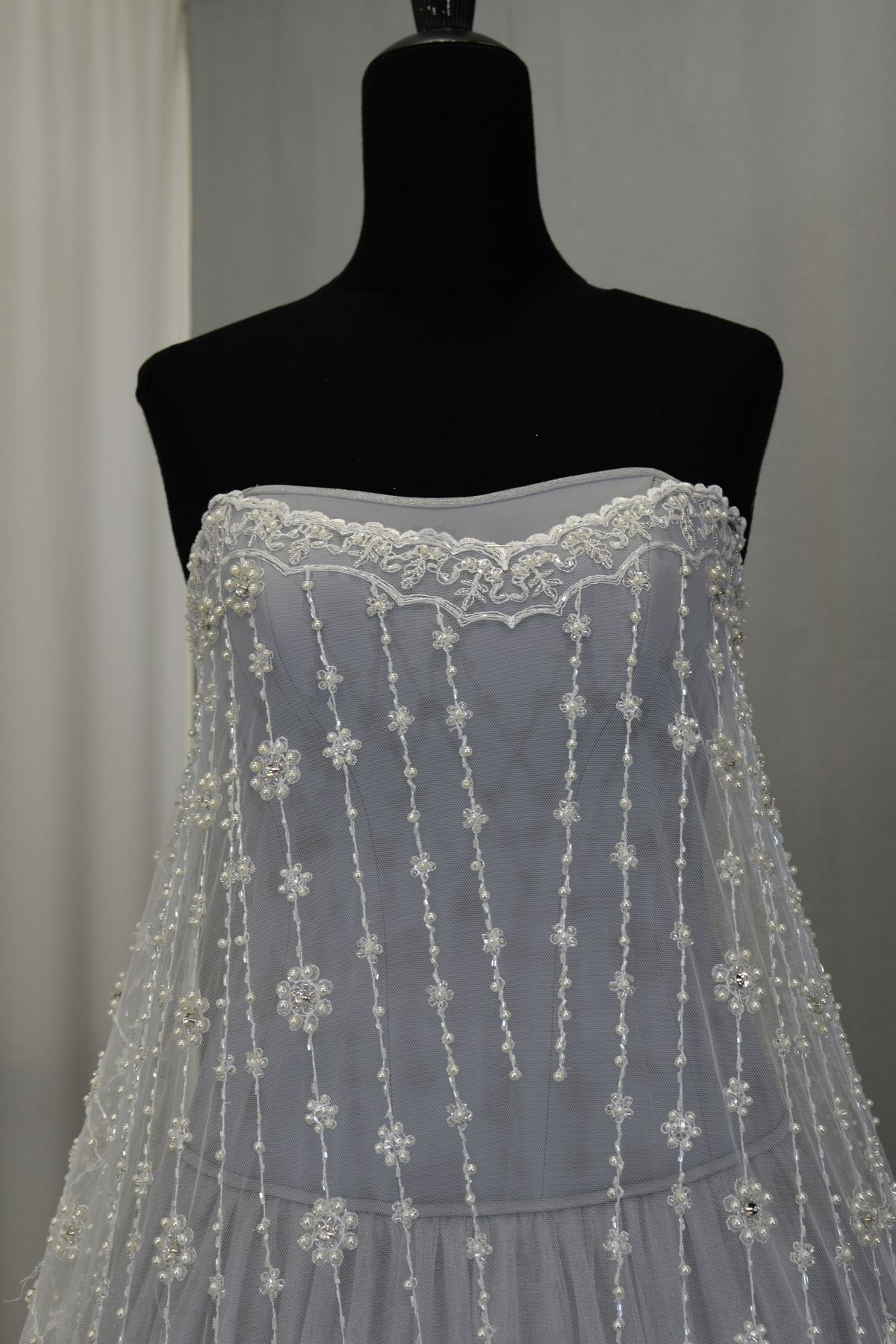 tulle ricamato bianco seta con perle e swarovski h cm 140 Art BR326