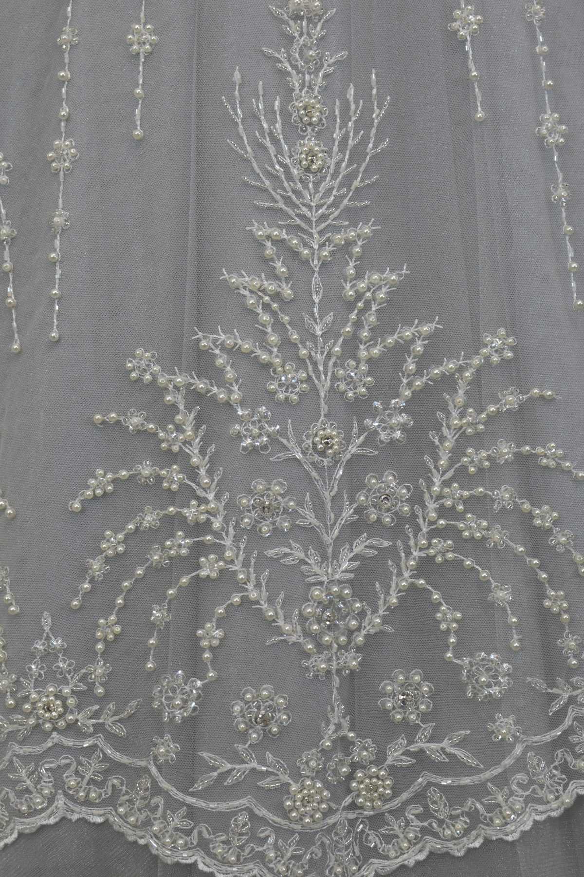 tulle ricamato bianco seta con perle e swarovski h cm 140 Art BR326