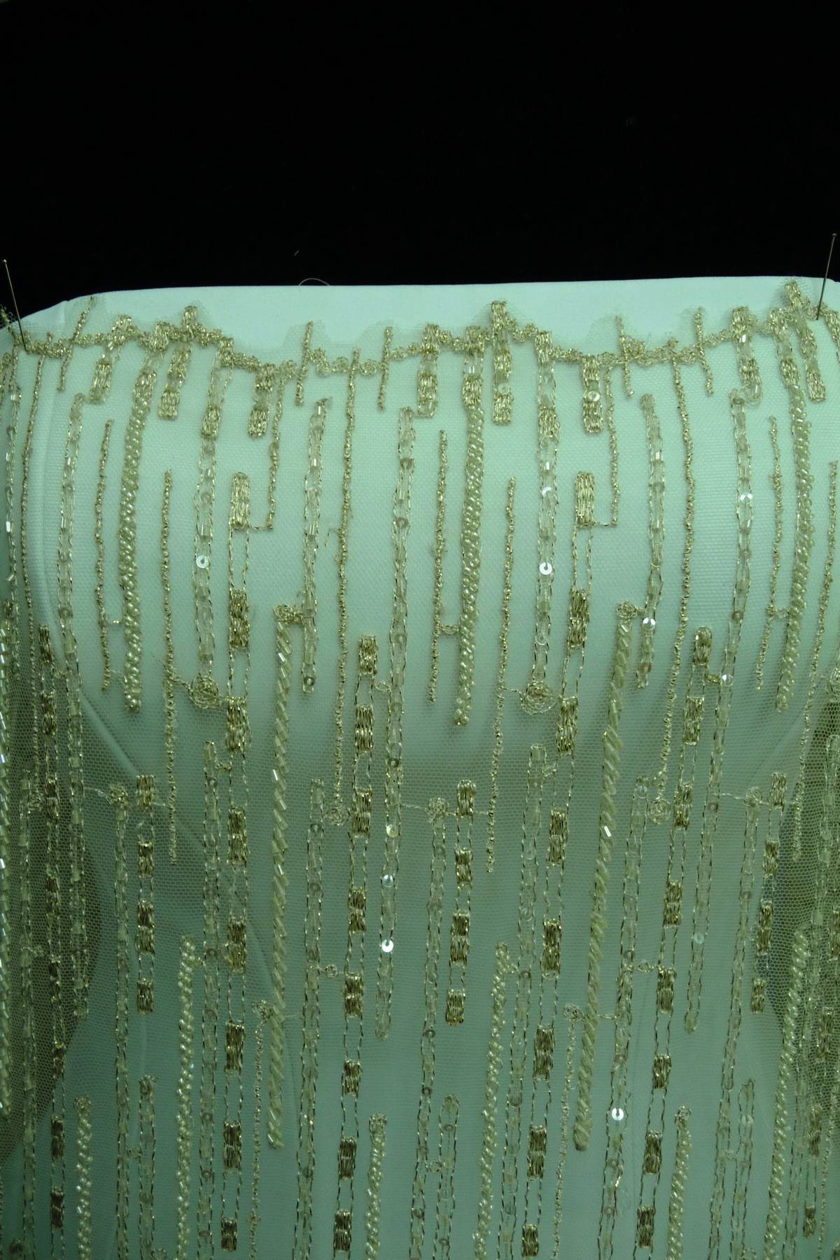 tulle ricamato con perle h cm 140 colore avorio e oro Art C1220