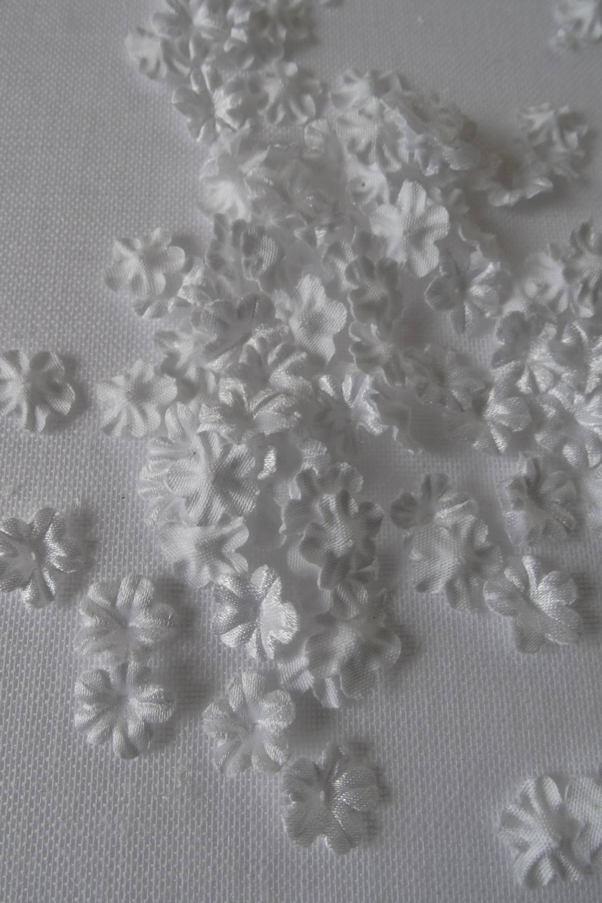 fiorellino duchesse 100 seta (confezioni da 300 pezzi) prezzo per confezione Art F1BIANCO