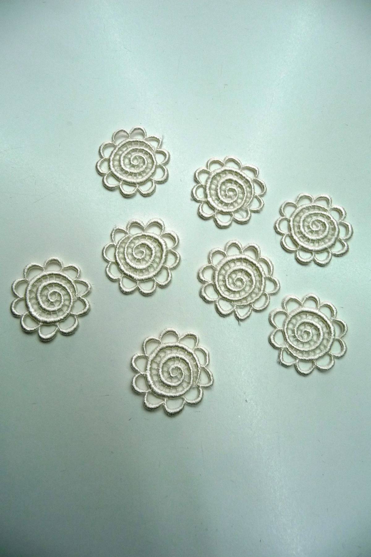 fiorellino macrame avorio (confezioni da 30 pezzi) prezzo cadauno Art F60