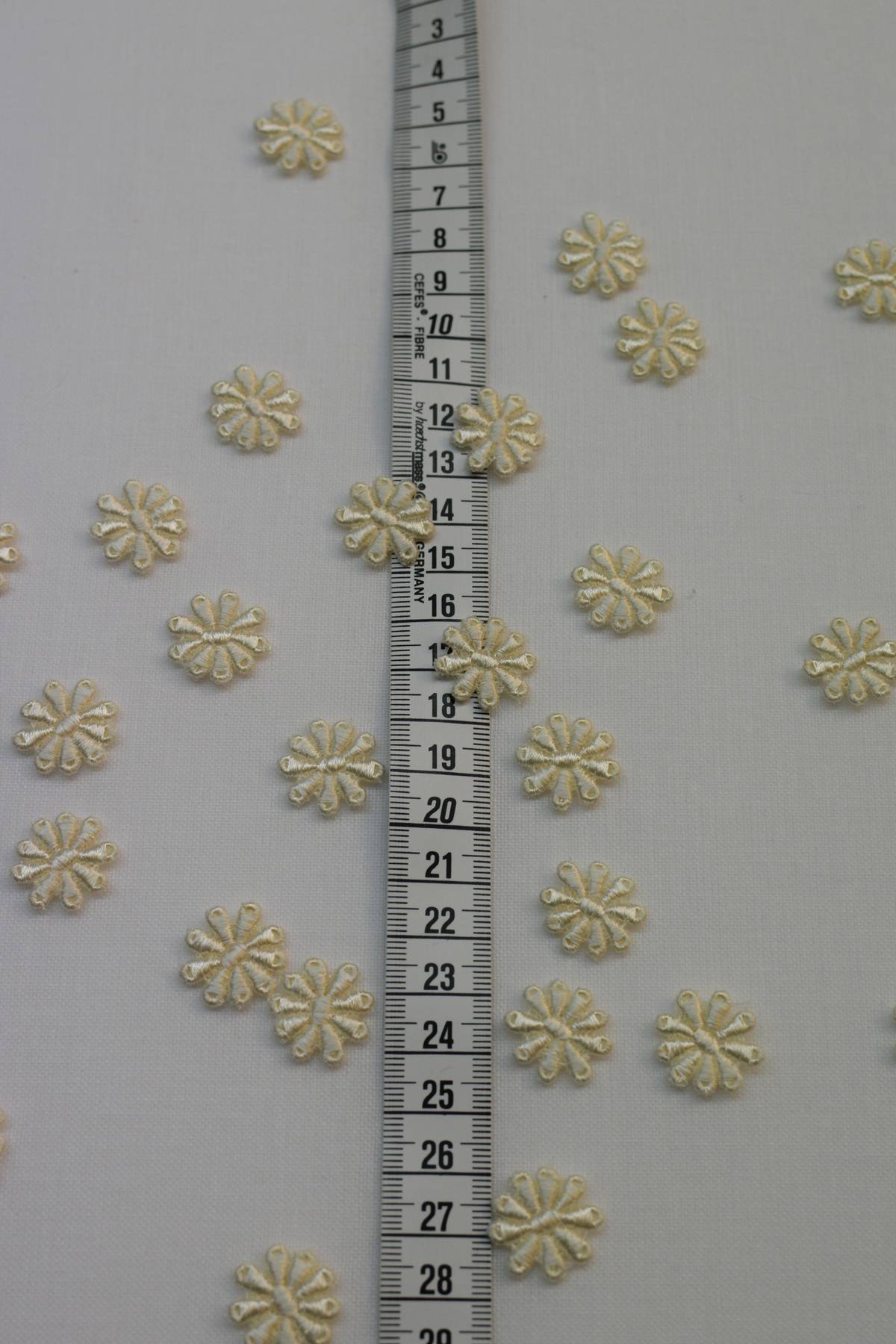 fiore macrame avorio anche bianco seta (confezioni da 100 pezzi) prezzo cadauno Art F6AV