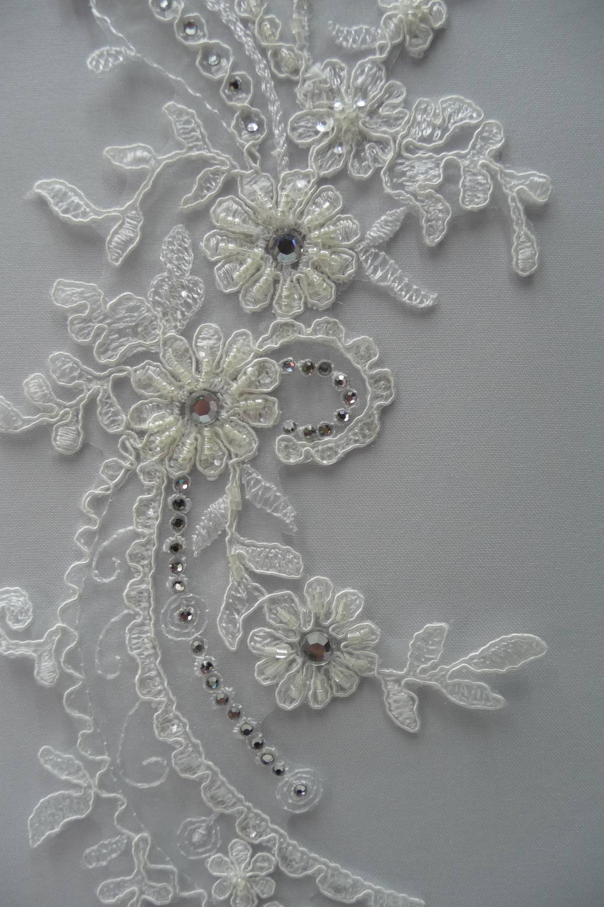 applicazioni con swarovski (coppia) dx sx bianco naturale cm 35x12 100 nylonry Art G1197STRASS