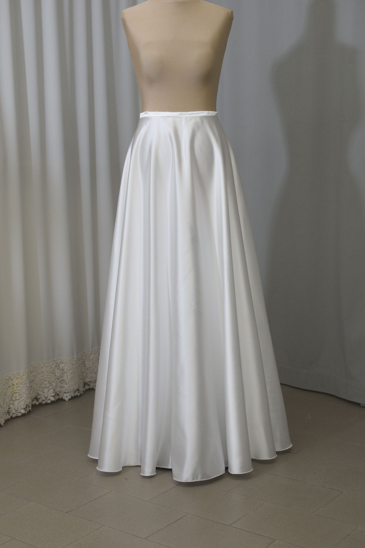 gonna mezza ruota corolla realizzabile su misura in duchesse mikado kady tulle mano seta Art GON135