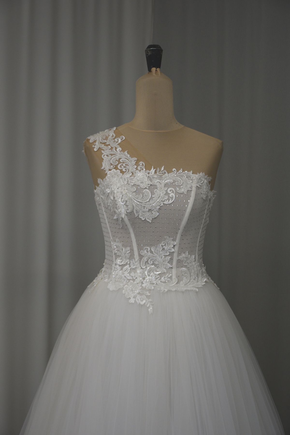 abito sposa swarovski tulle mano seta corpino in pizzo con applicazione realizzabile su misura Art H1338