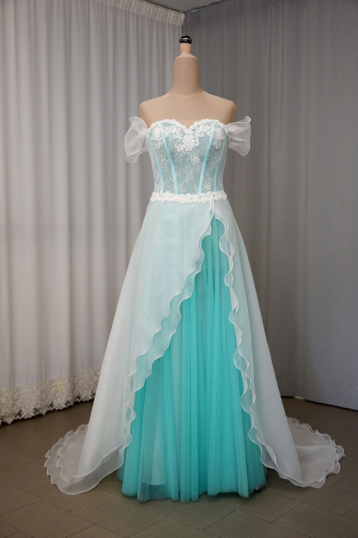 abito sposa in organza tulle mano seta tiffany e pizzo Art H1340