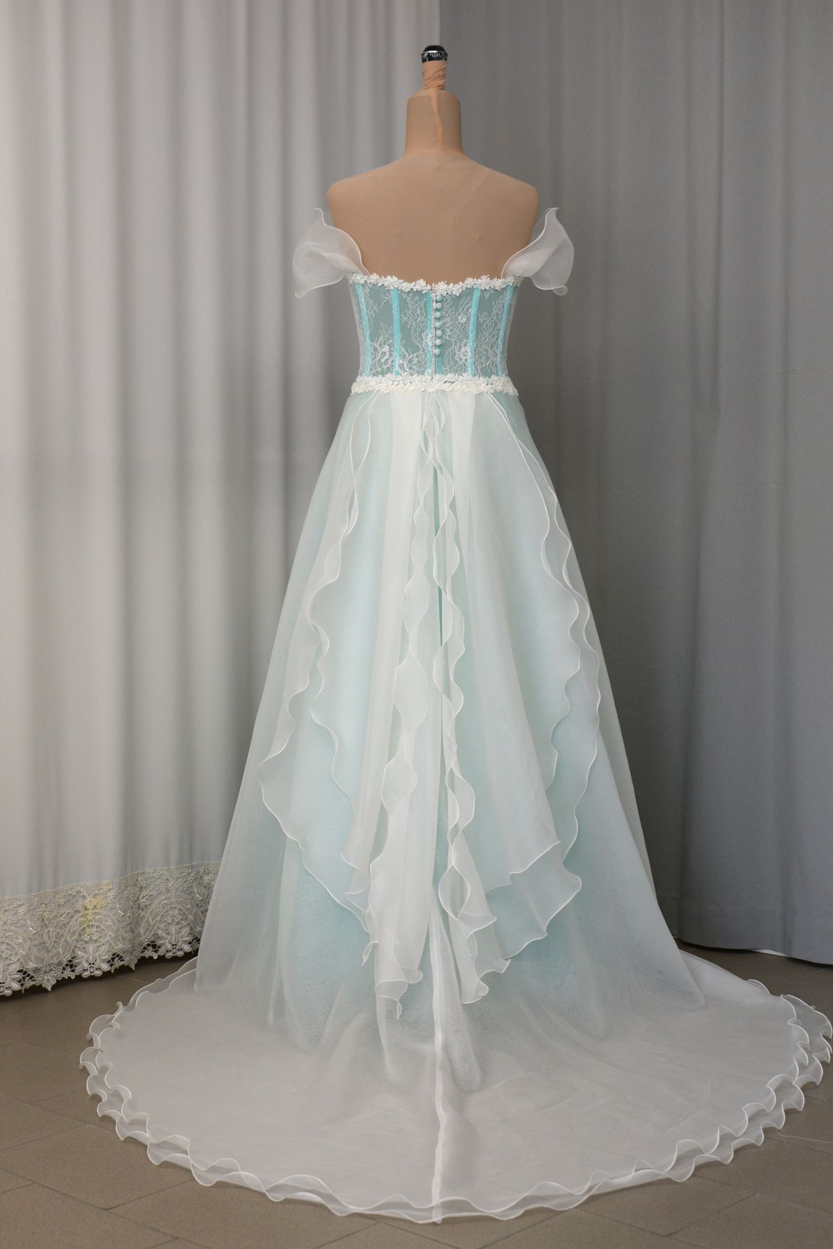 abito sposa in organza tulle mano seta tiffany e pizzo Art H1340