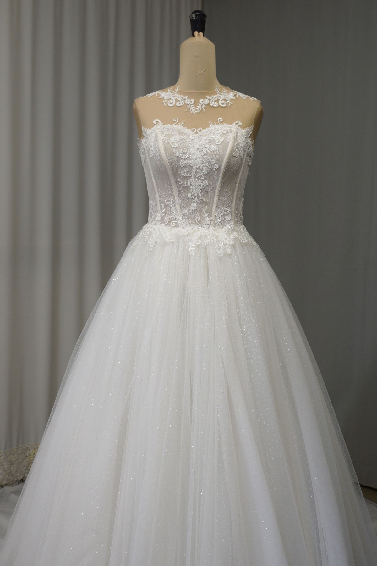 abito sposa 2024 tulle glitter seta pizzo chantilly e applicazioni rebrode in tulle mano seta Art H1341