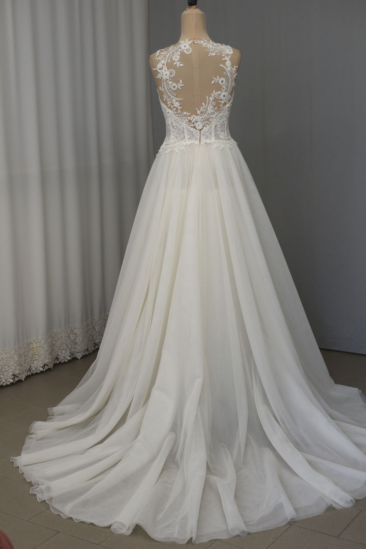 abito sposa in pizzo rebrode applicazioni e tulle mano seta Art H1343